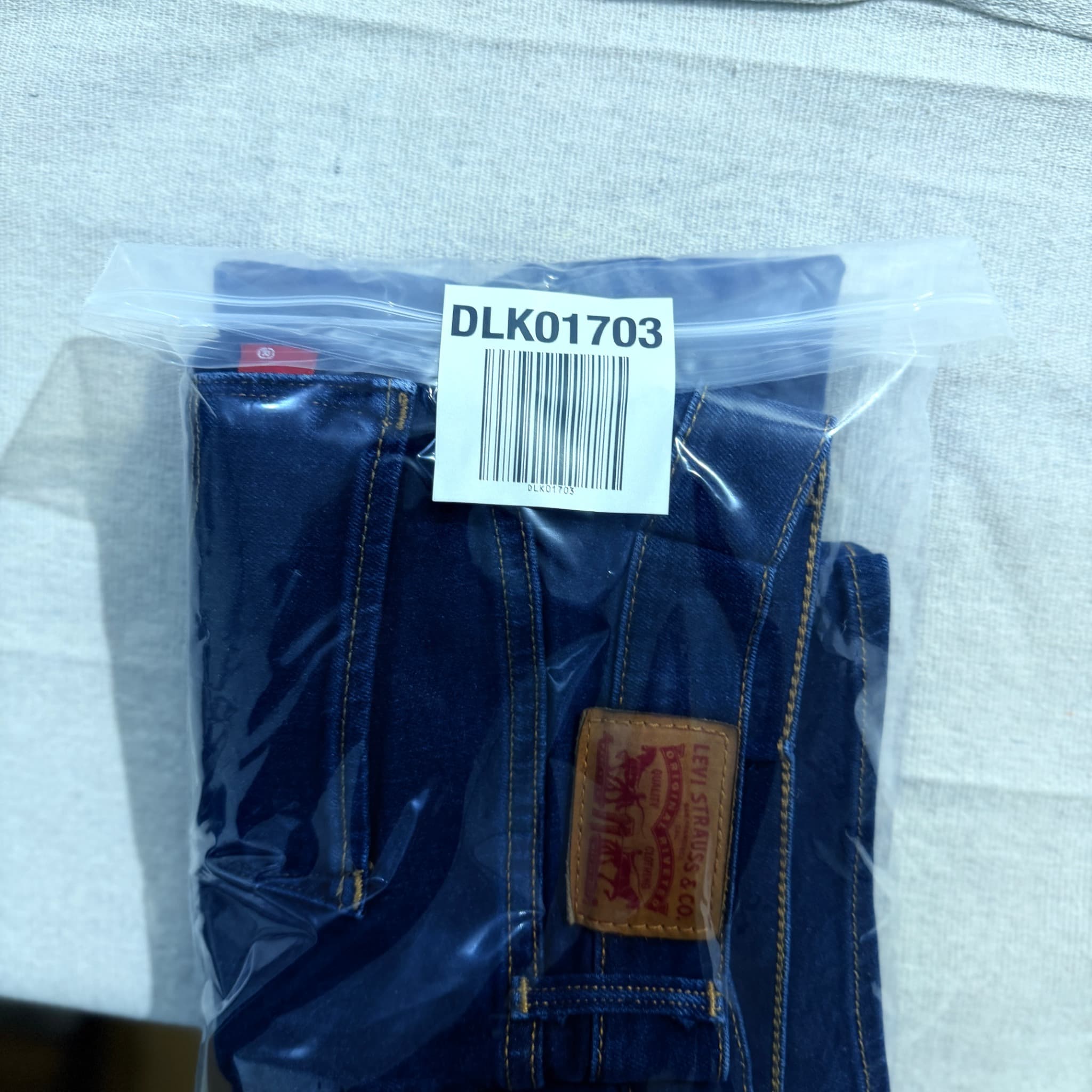 Levi Strauss & Co.. 312 Shaping Slim Jeans — photo 7 of 7