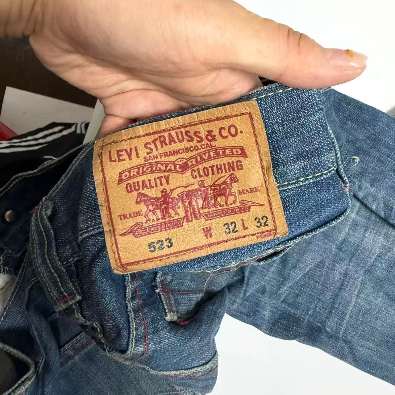 LEVI STRAUSS & CO. 523 Blue Denim Jeans Men's Size 32 — photo 2 of 10