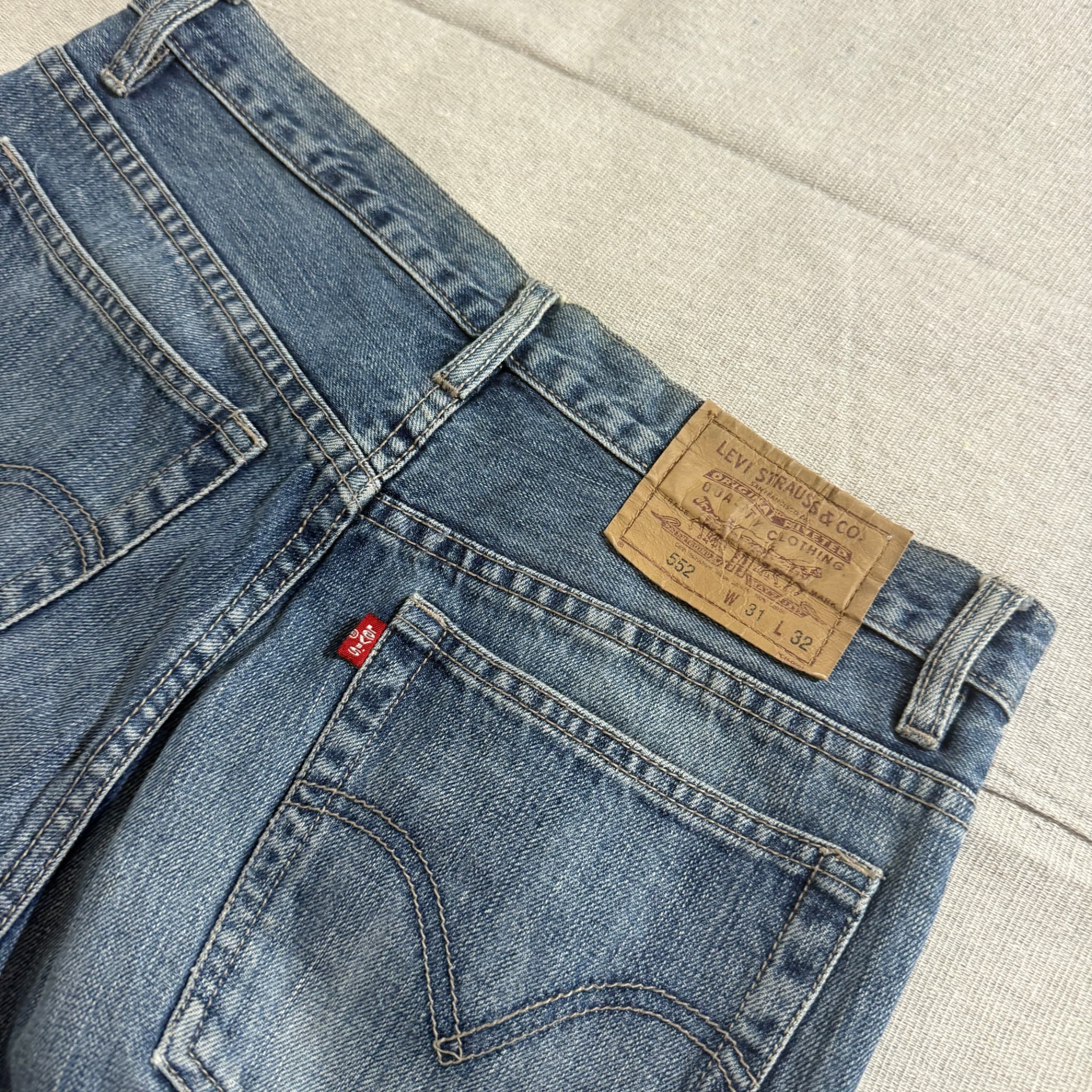 LEVI STRAUSS & CO. 552 Relaxed Fit Denim Shorts Blue Size 31 — photo 6 of 7