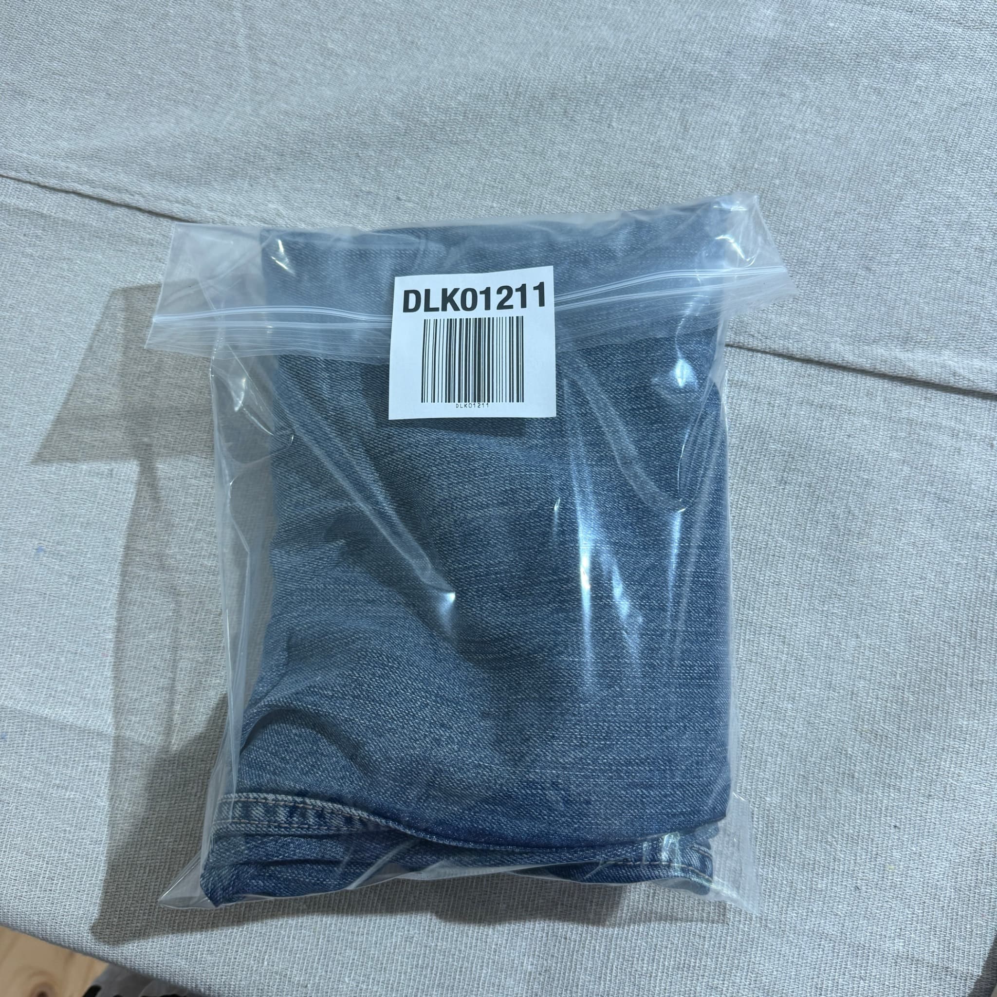 LEVI STRAUSS & CO. 552 Relaxed Fit Denim Shorts Blue Size 31 — photo 7 of 7