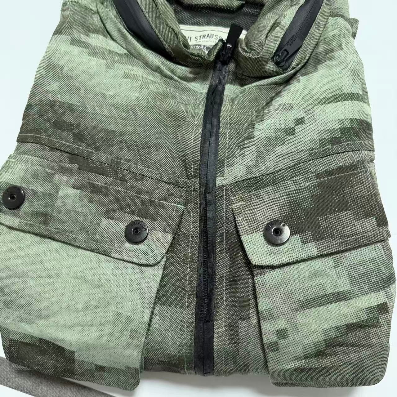 LEVI STRAUSS & CO. Digital Camo Field Jacket Size M — photo 7 of 7