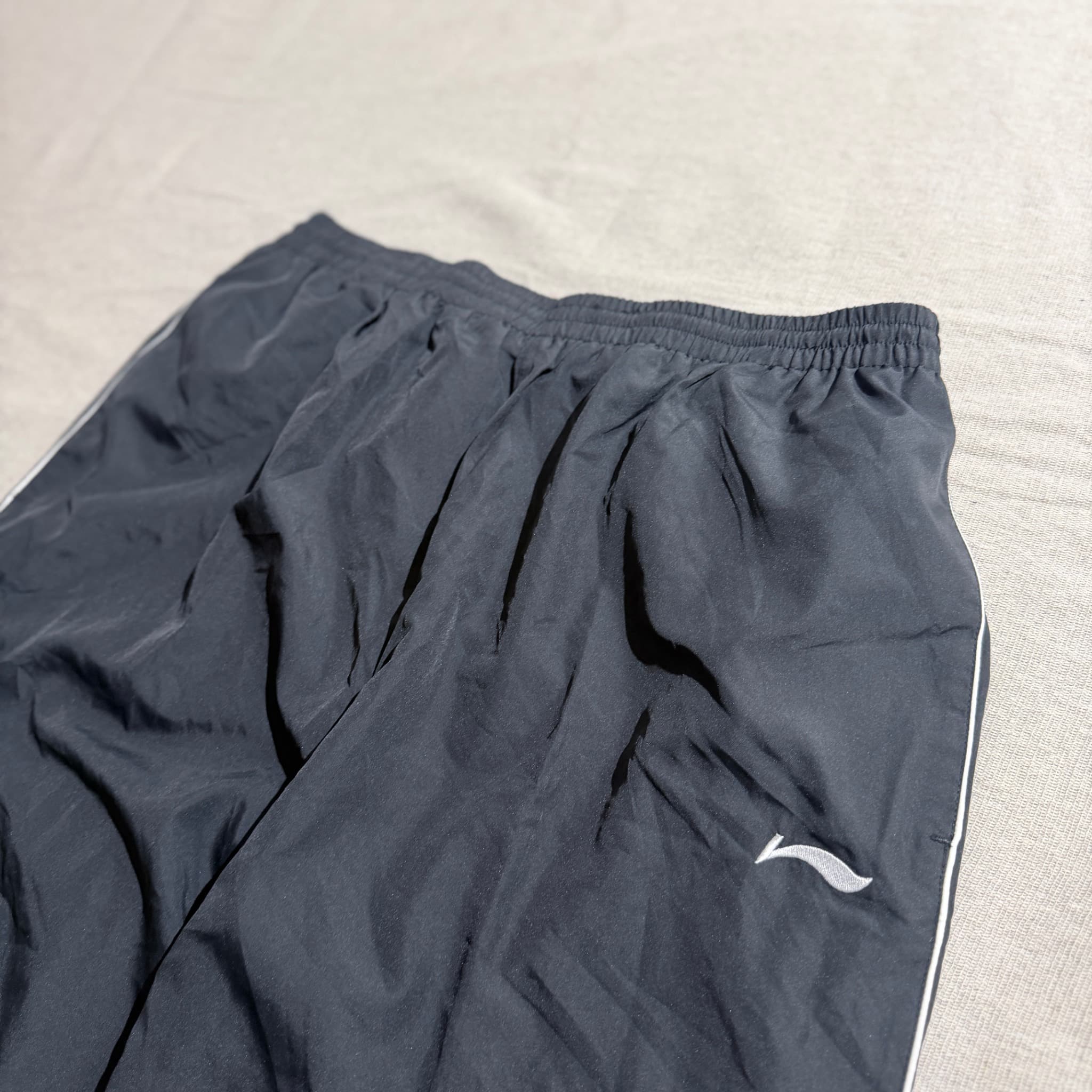 Li-Ning Black Track Pants White Piping — photo 3 of 5