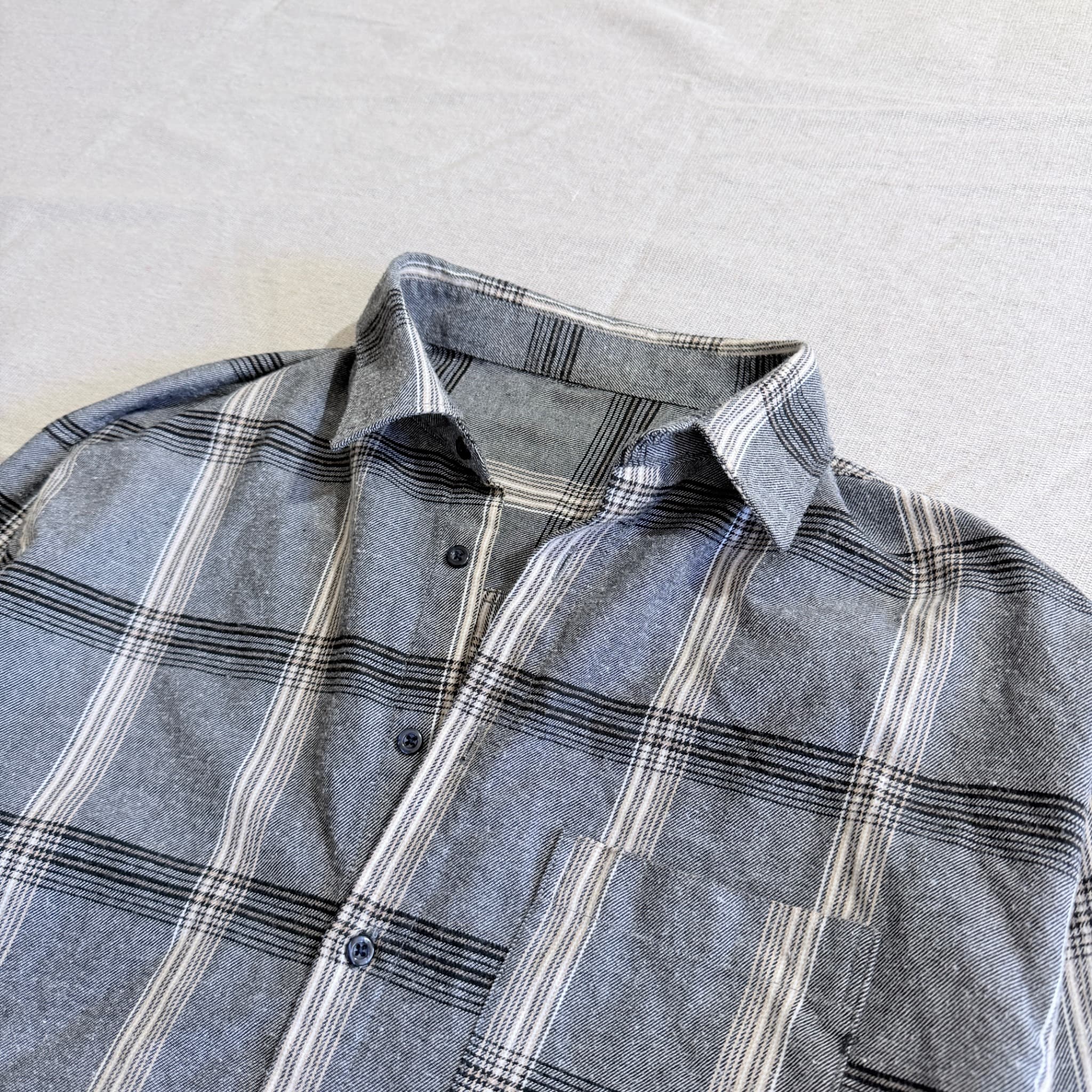 Men's Grey Plaid Flannel Long Sleeve Button-Down Shirt — photo 2 of 6