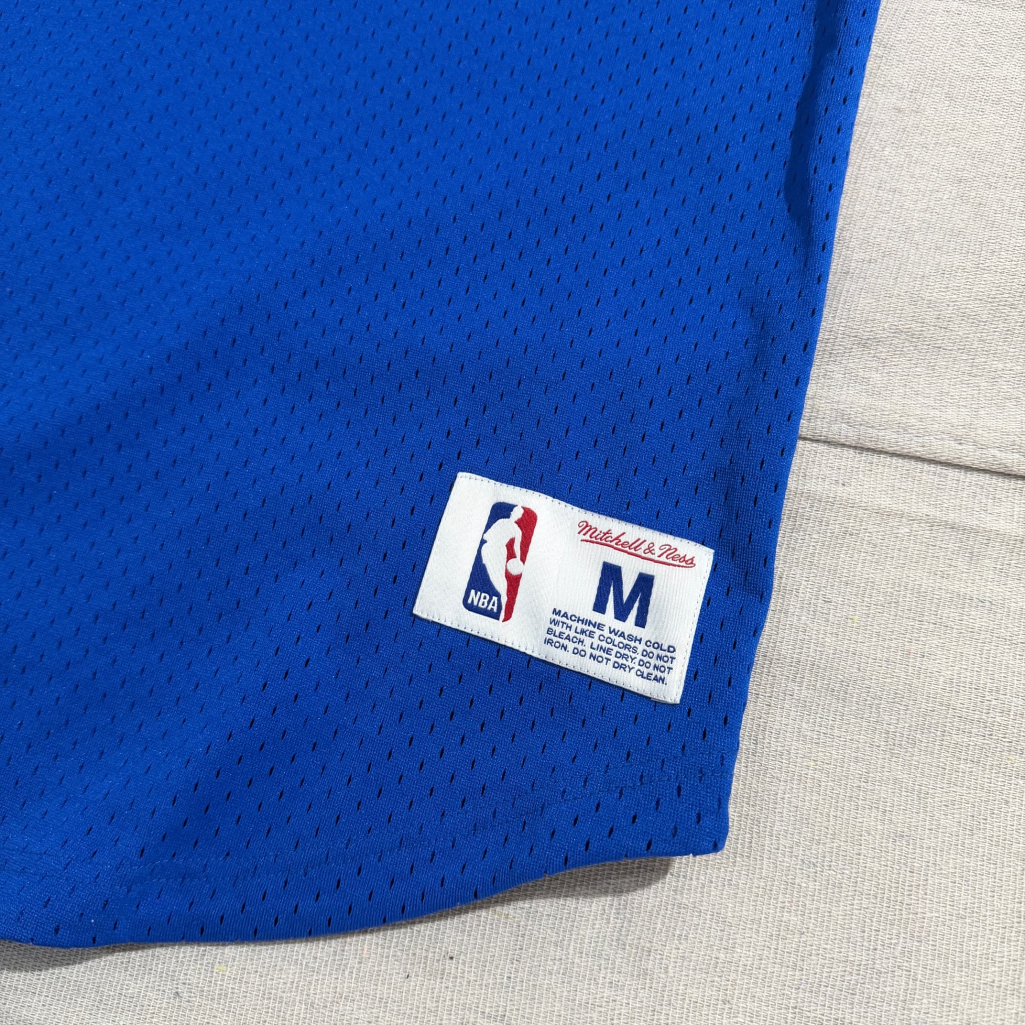 Mitchell & Ness Golden State Warriors NBA Mesh V-Neck Shooting Shirt Blue M — photo 2 of 9
