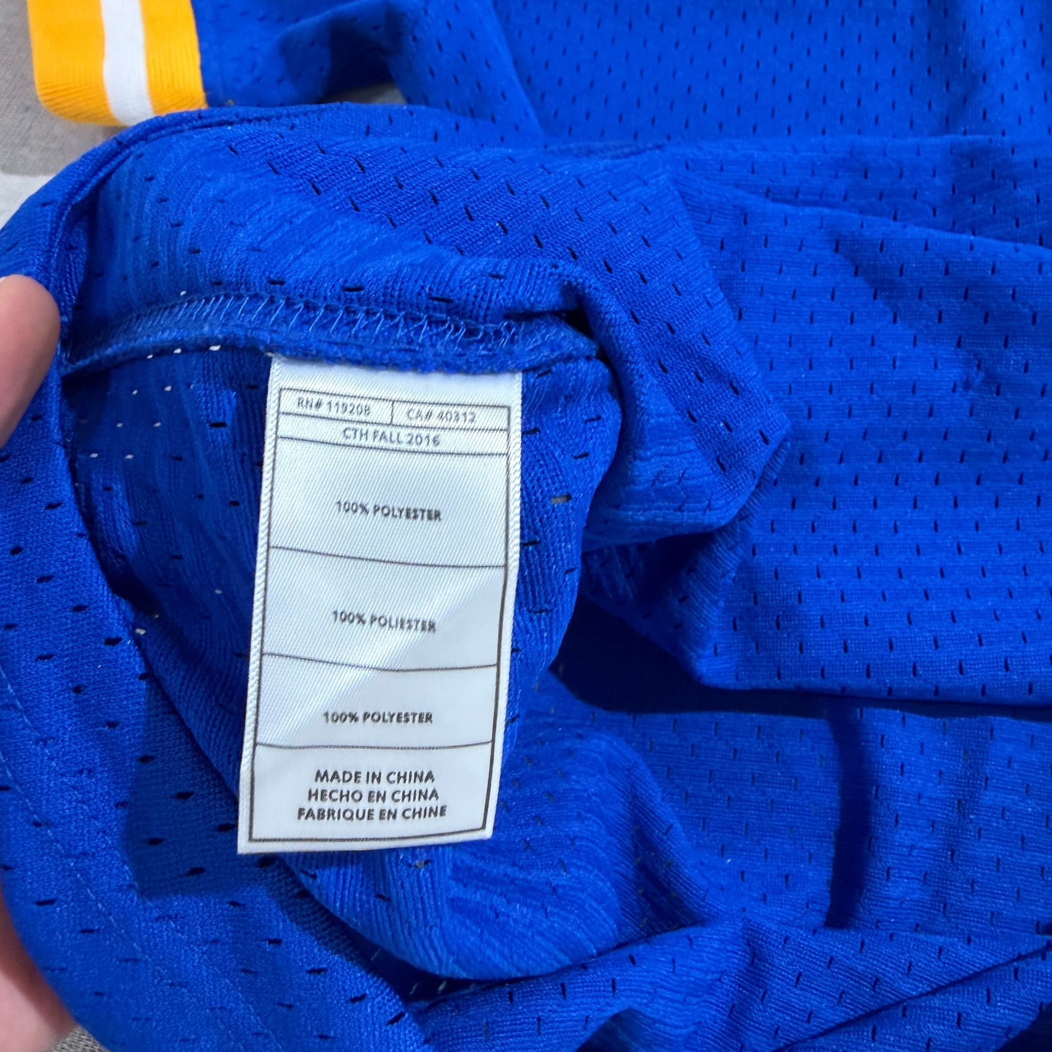 Mitchell & Ness Golden State Warriors NBA Mesh V-Neck Shooting Shirt Blue M — photo 6 of 9