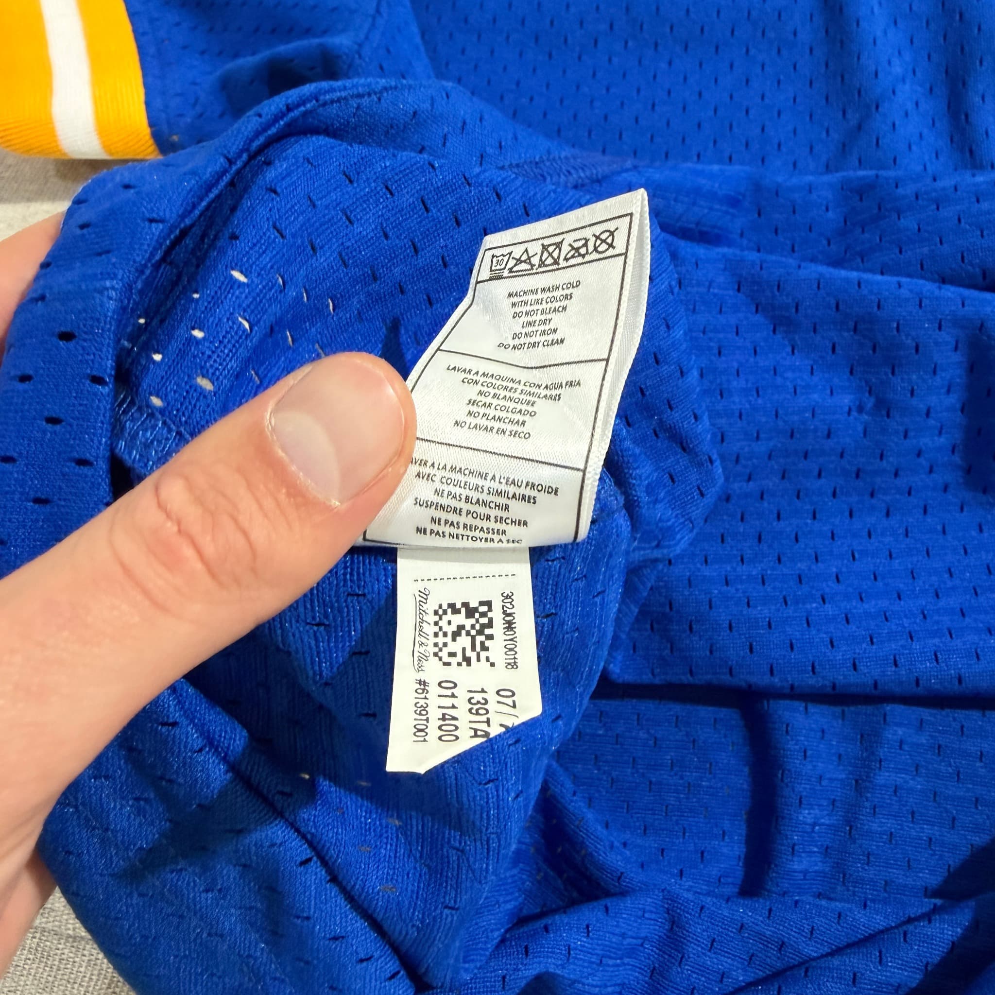 Mitchell & Ness Golden State Warriors NBA Mesh V-Neck Shooting Shirt Blue M — photo 7 of 9