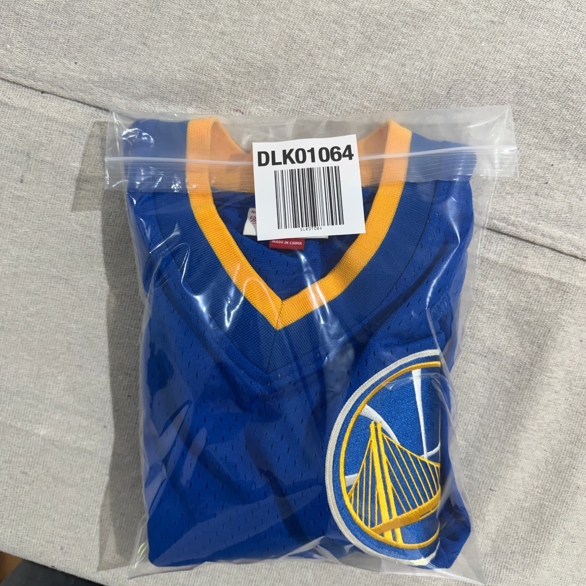 Mitchell & Ness Golden State Warriors NBA Mesh V-Neck Shooting Shirt Blue M — photo 9 of 9