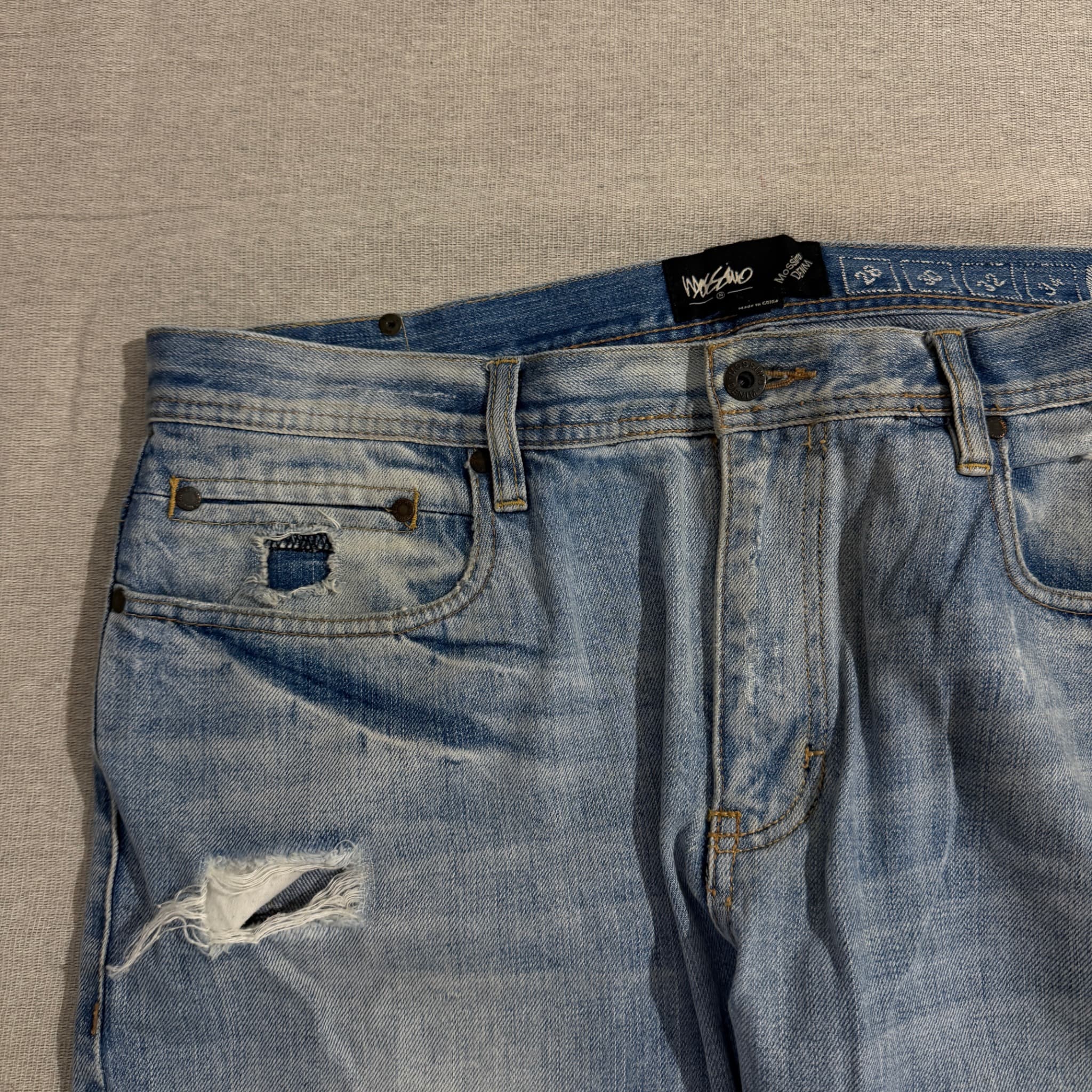 Mossimo Men's Distressed Light Wash Denim Jeans Blue Size 40 — photo 3 of 7