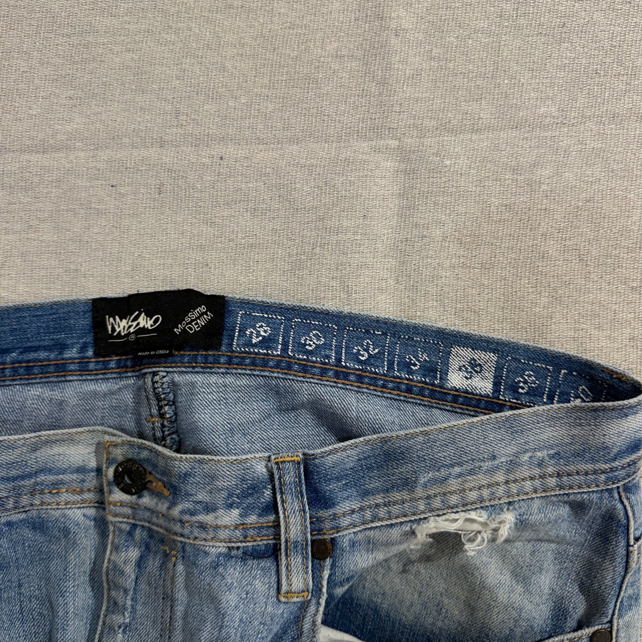 Mossimo Men's Distressed Light Wash Denim Jeans Blue Size 40 — photo 4 of 7