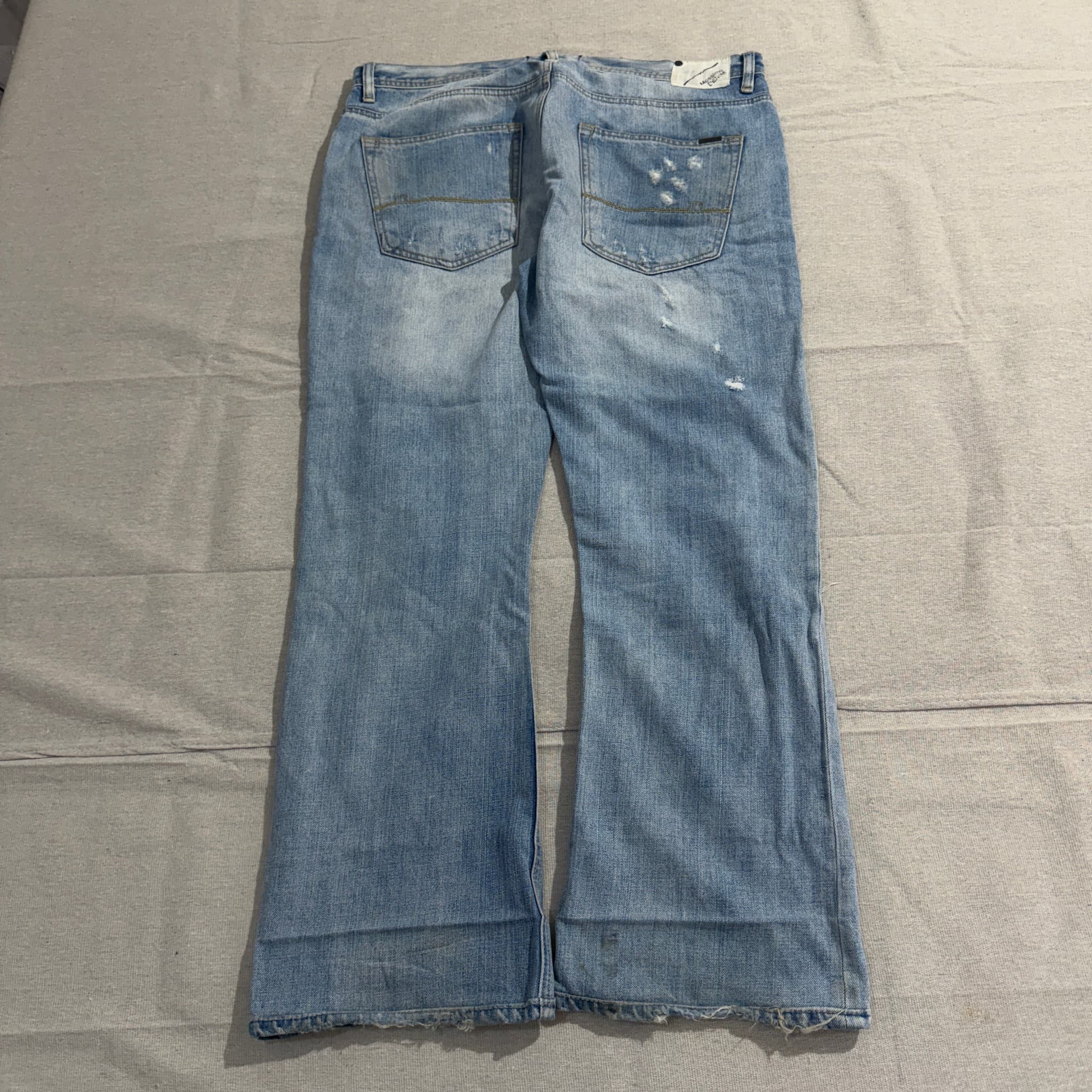 Mossimo Men's Distressed Light Wash Denim Jeans Blue Size 40 — photo 5 of 7
