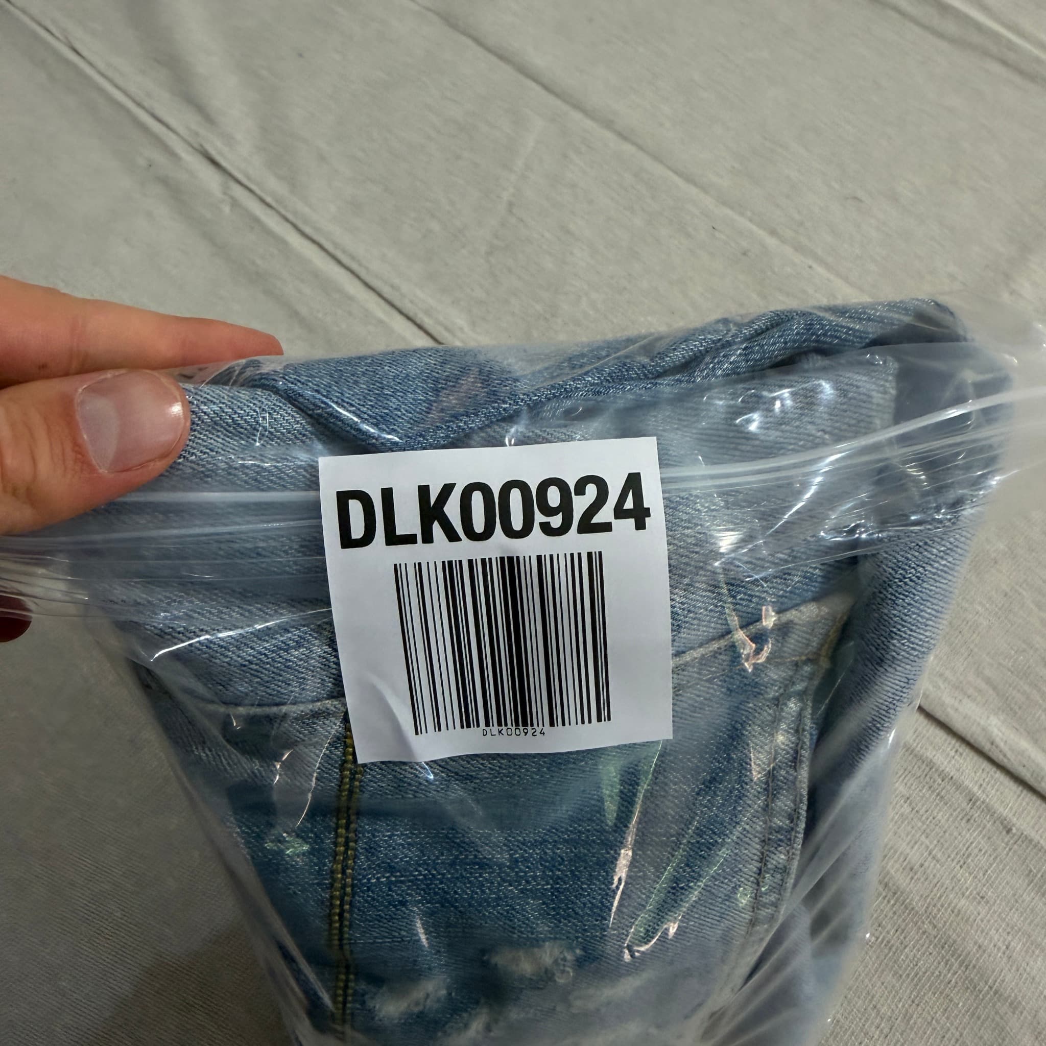 Mossimo Men's Distressed Light Wash Denim Jeans Blue Size 40 — photo 7 of 7