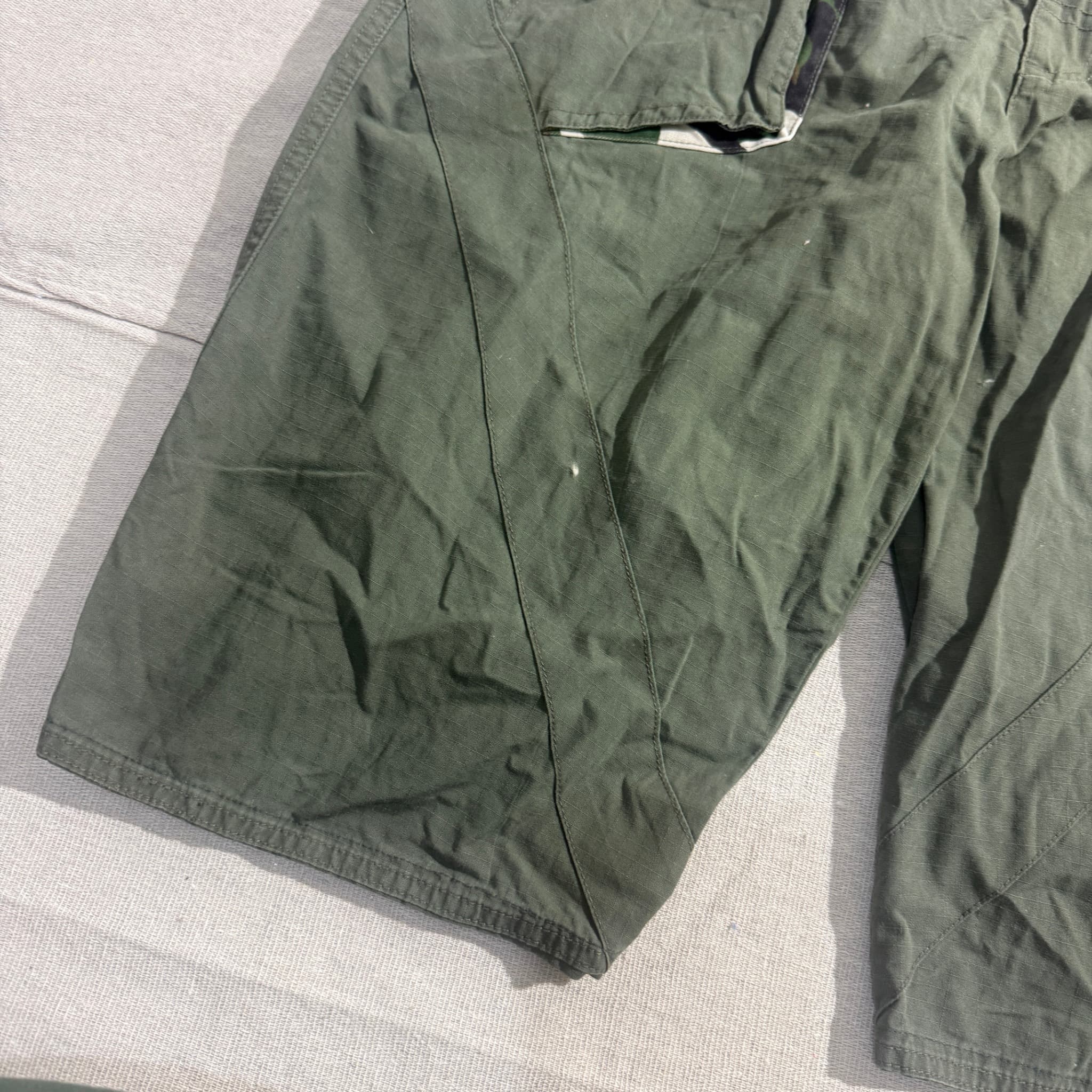 Multi-Pocket Camo-Lined Cargo Shorts — photo 2 of 6