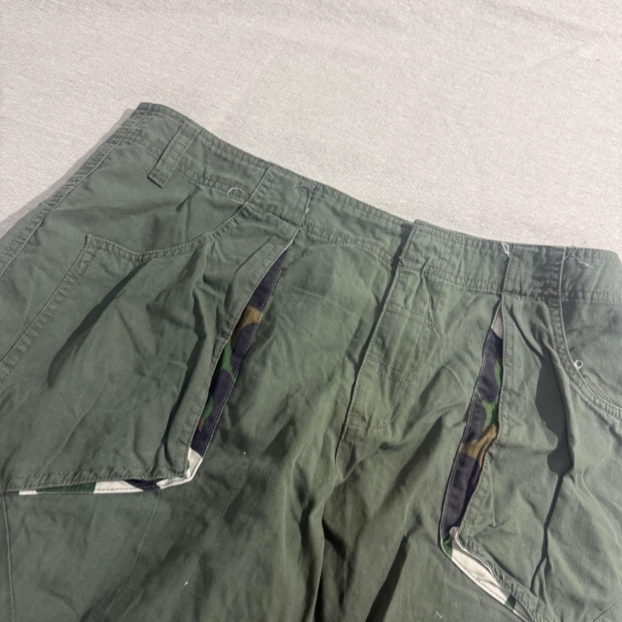 Multi-Pocket Camo-Lined Cargo Shorts — photo 3 of 6