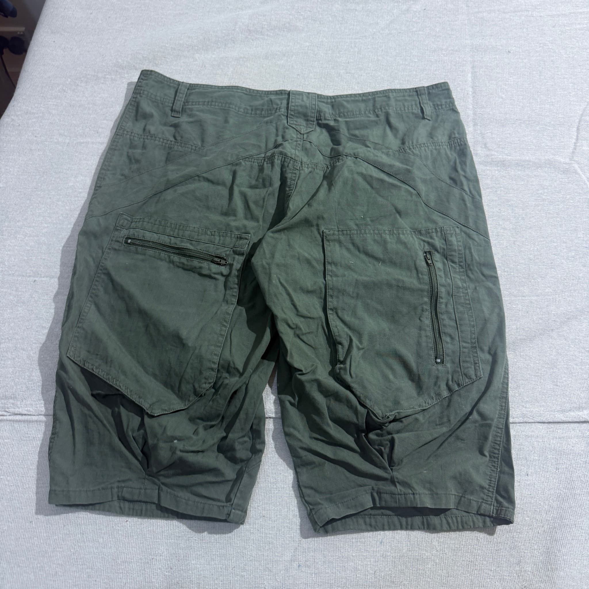 Multi-Pocket Camo-Lined Cargo Shorts — photo 5 of 6