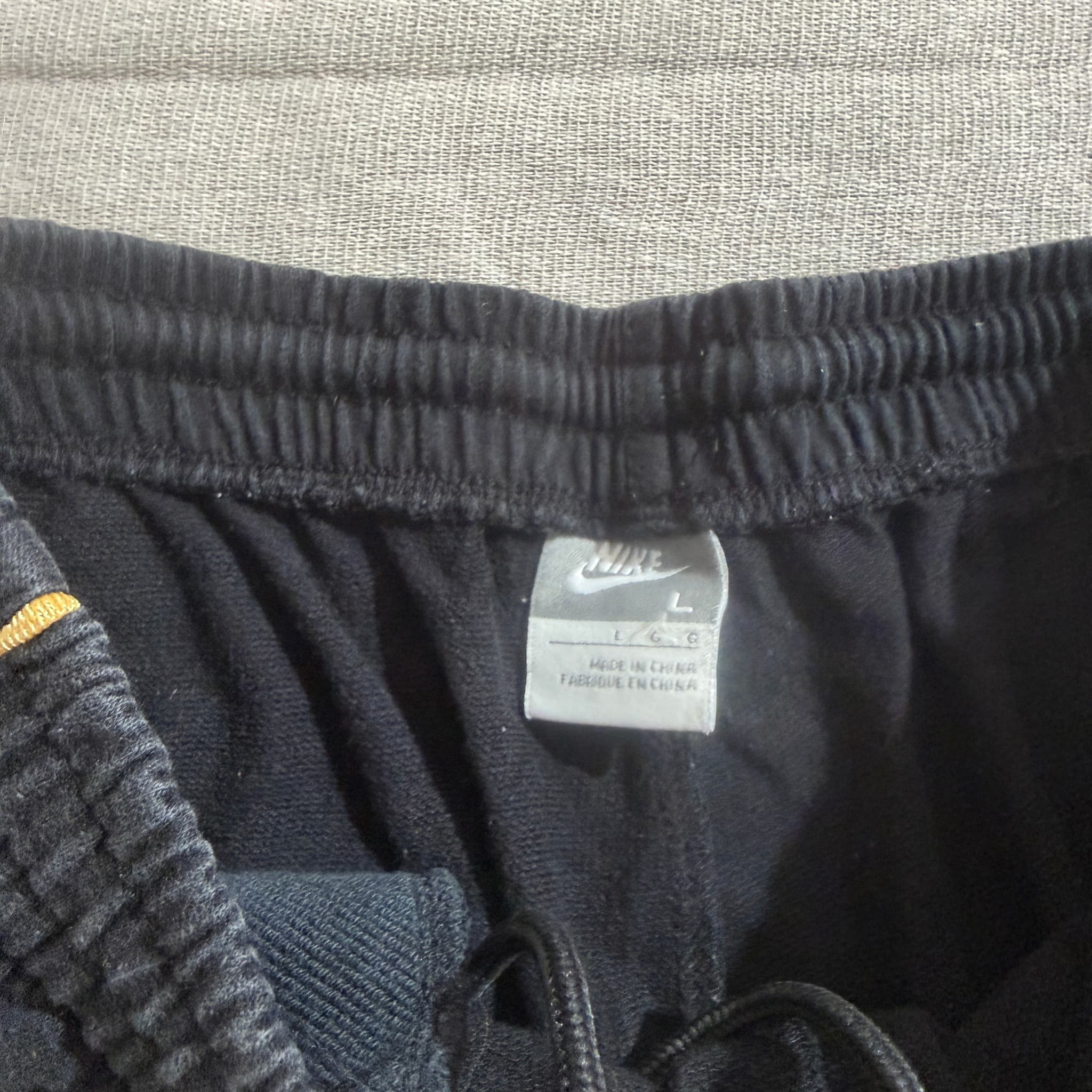 Nike Black and Gold Piping Athletic Shorts Size L — photo 5 of 6