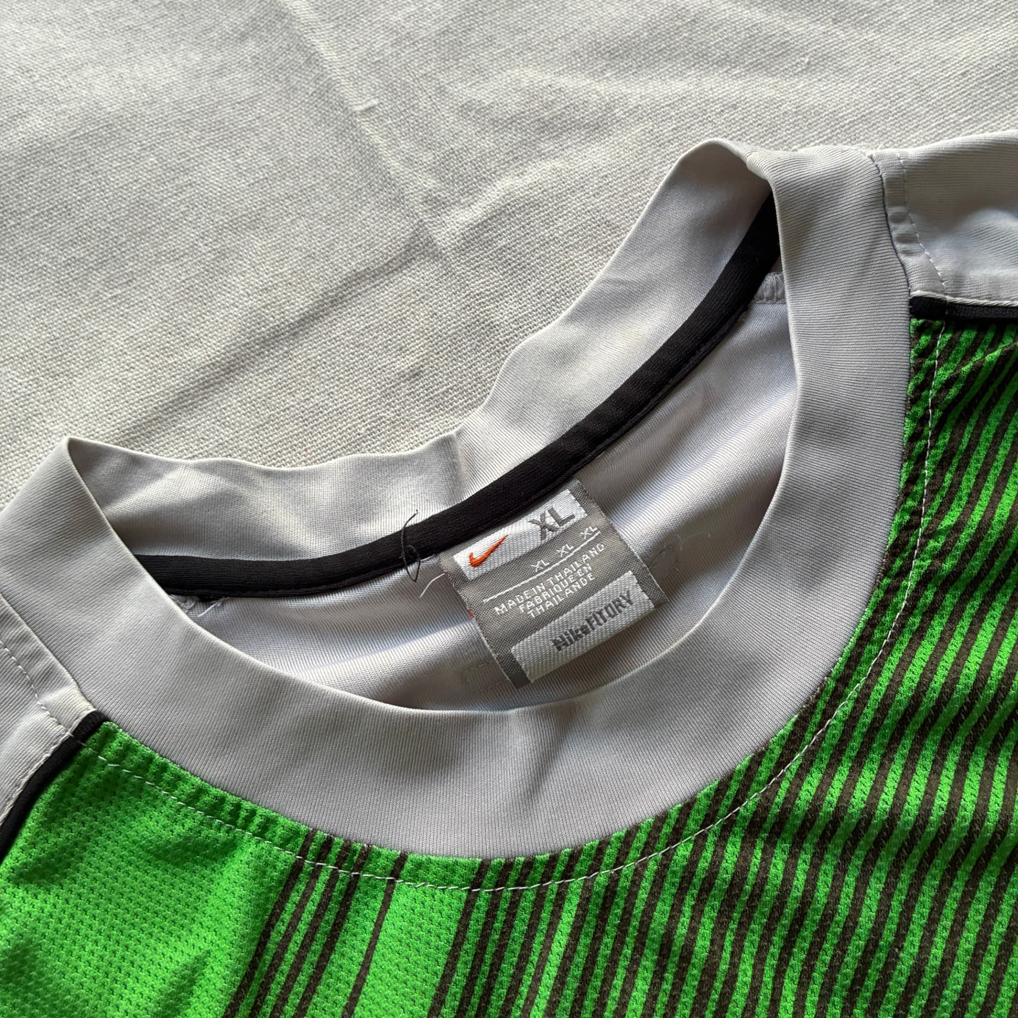 Nike Dri-FIT Graphic Training T-Shirt Green/Grey — photo 4 of 8