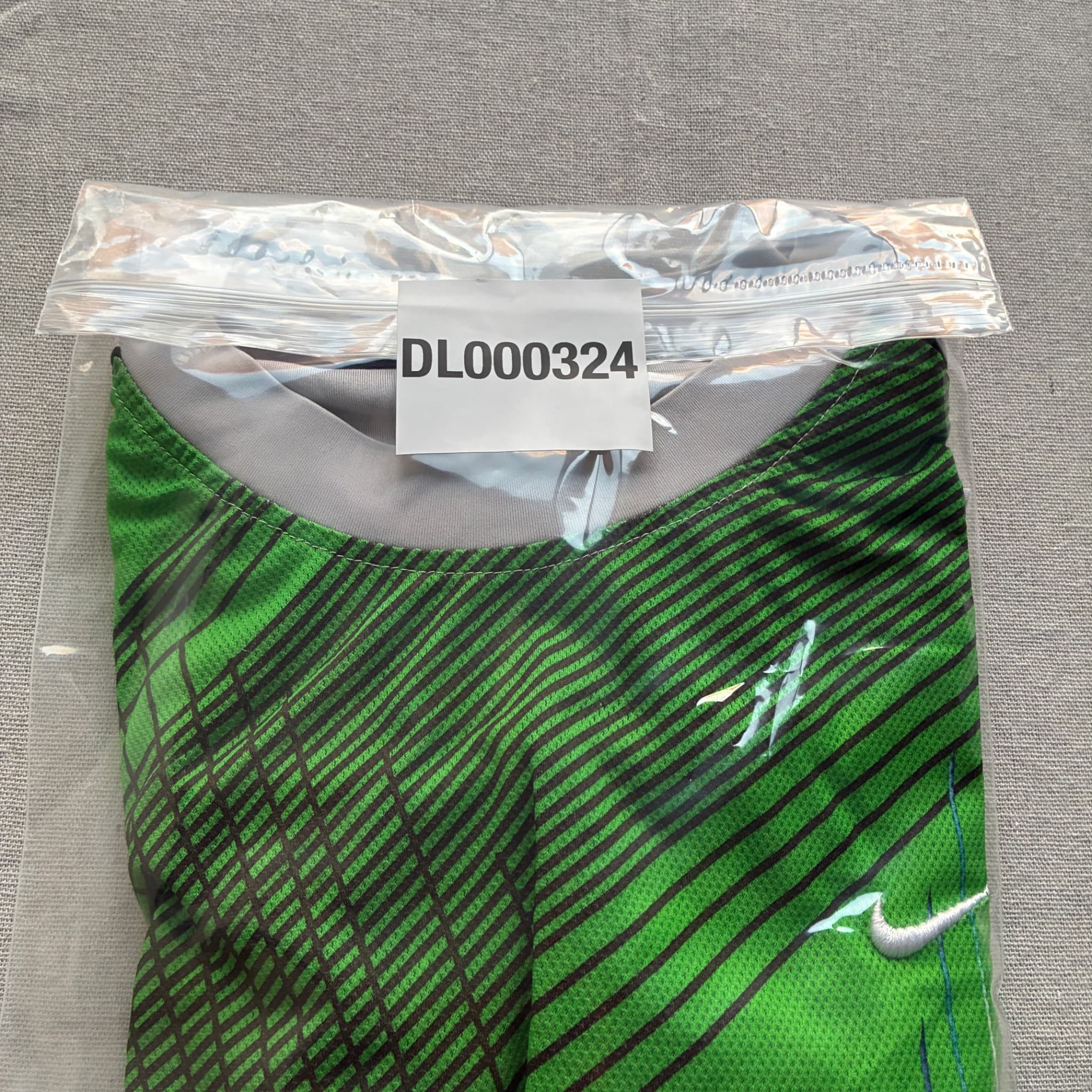 Nike Dri-FIT Graphic Training T-Shirt Green/Grey — photo 8 of 8