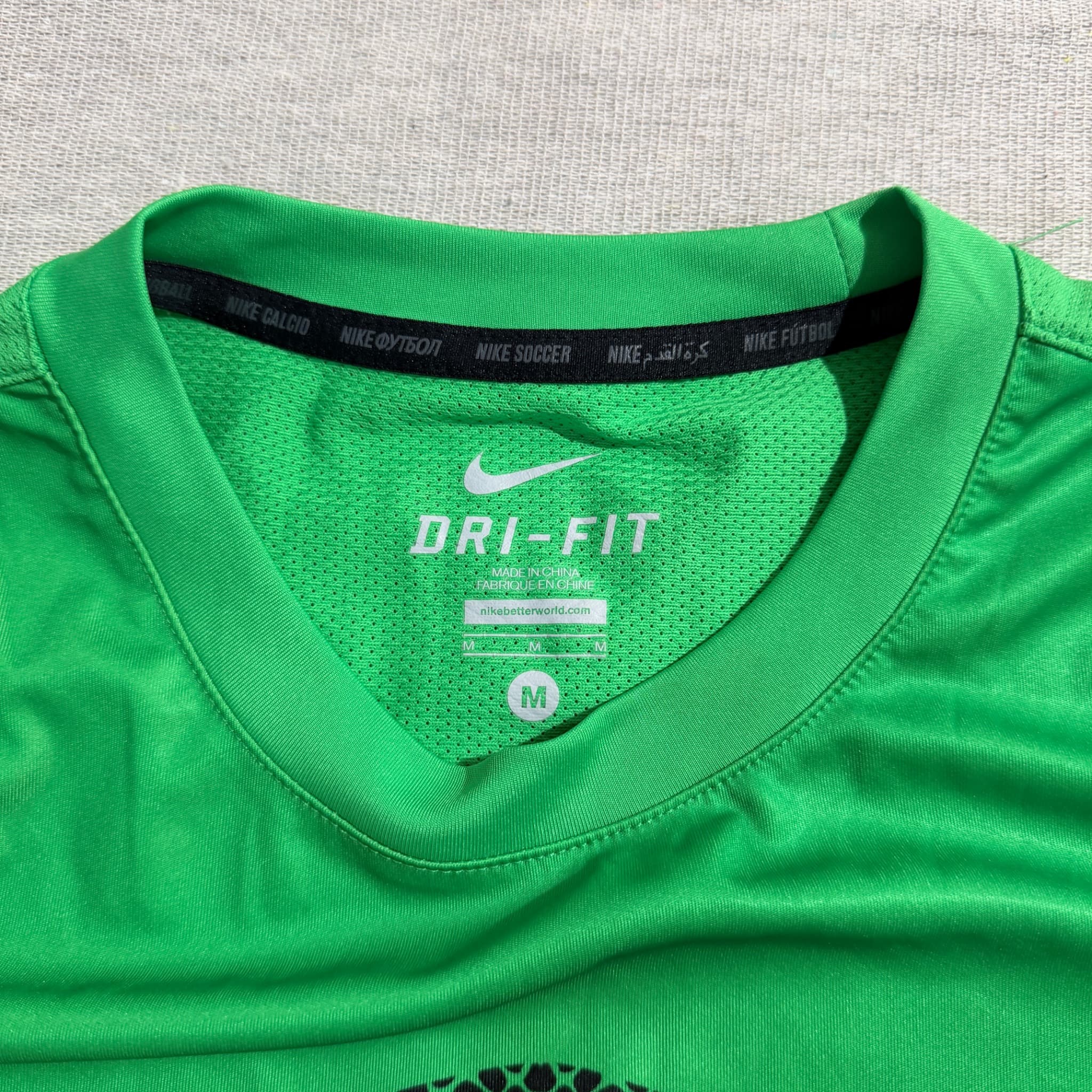 Nike Dri-FIT Skull And Crossbones Graphic T-Shirt Green Men's Size M — photo 3 of 5