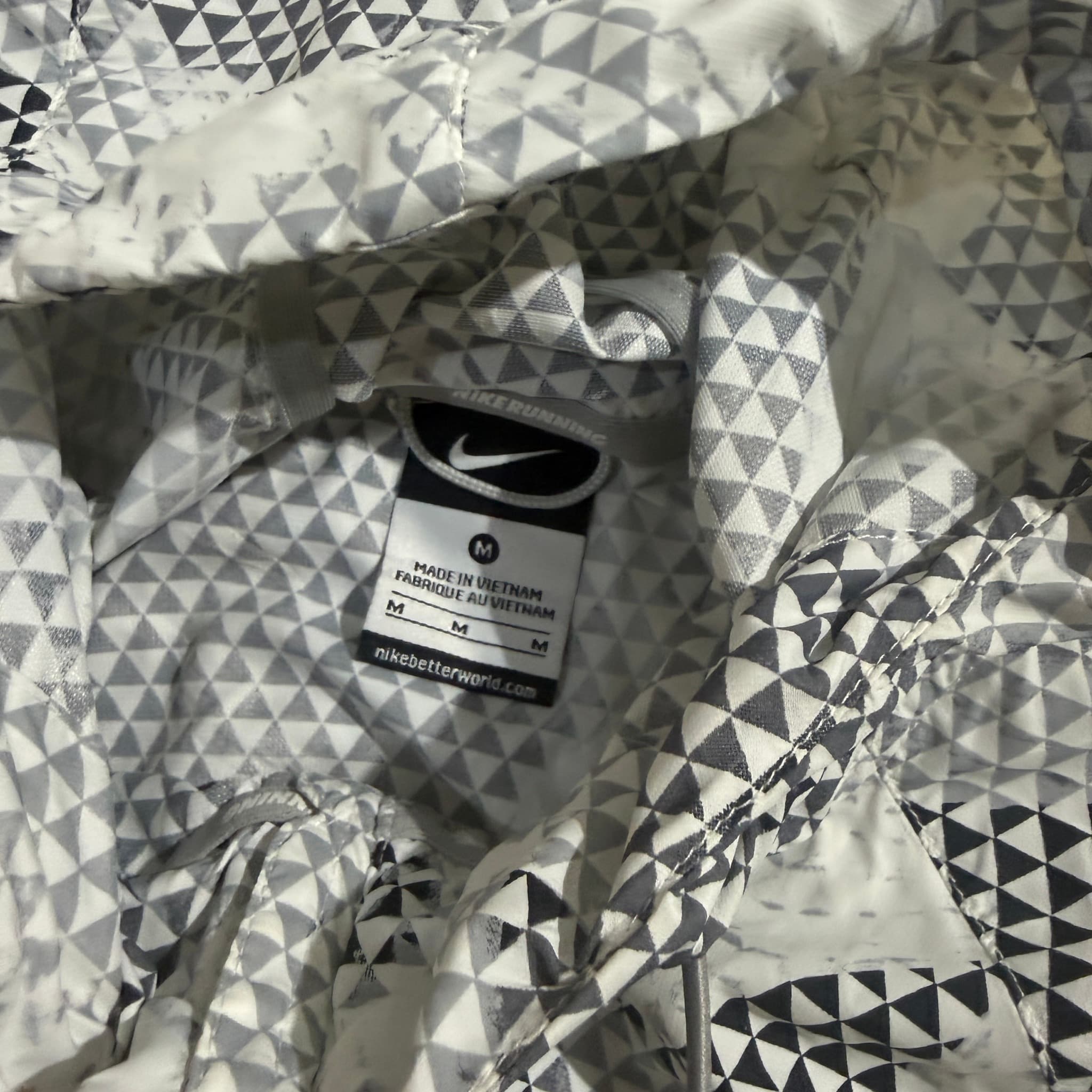 Nike Geometric Print Lightweight Hooded Windbreaker — photo 4 of 6