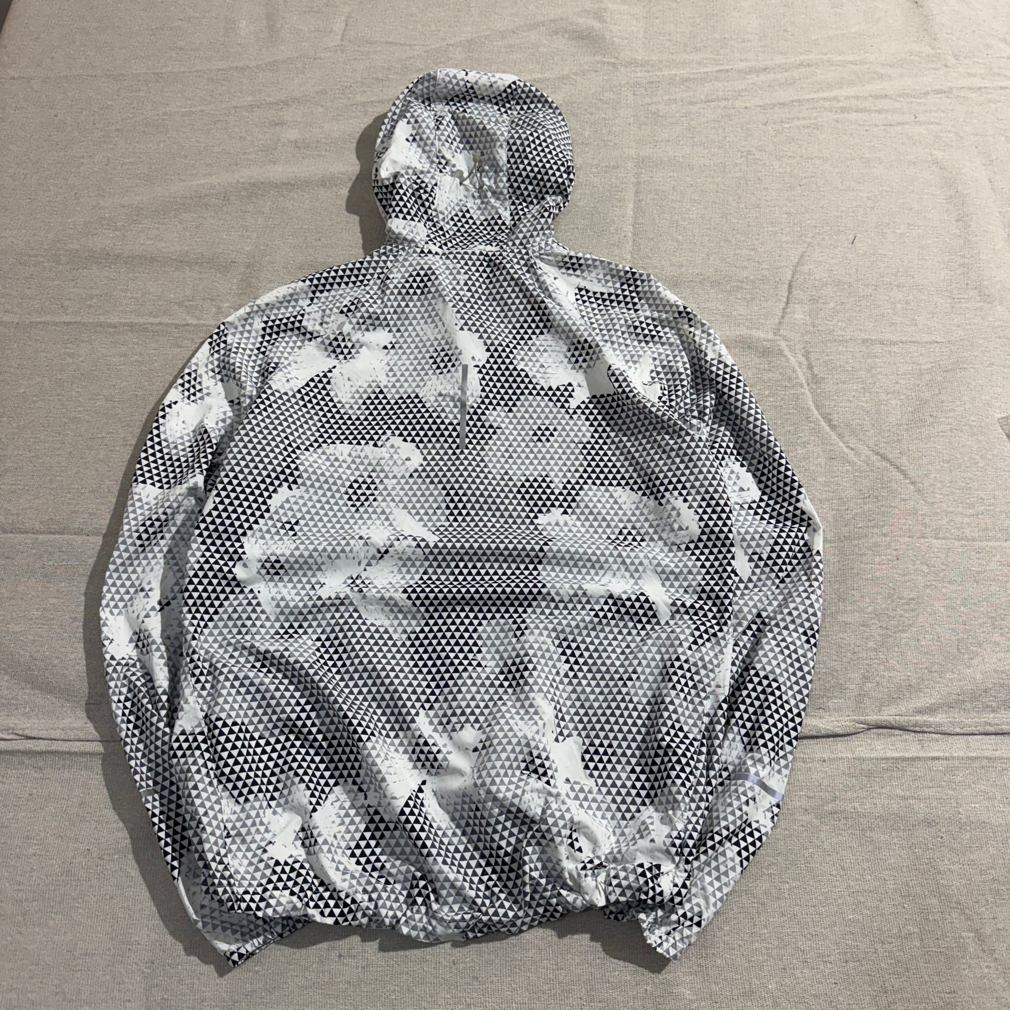 Nike Geometric Print Lightweight Hooded Windbreaker — photo 5 of 6