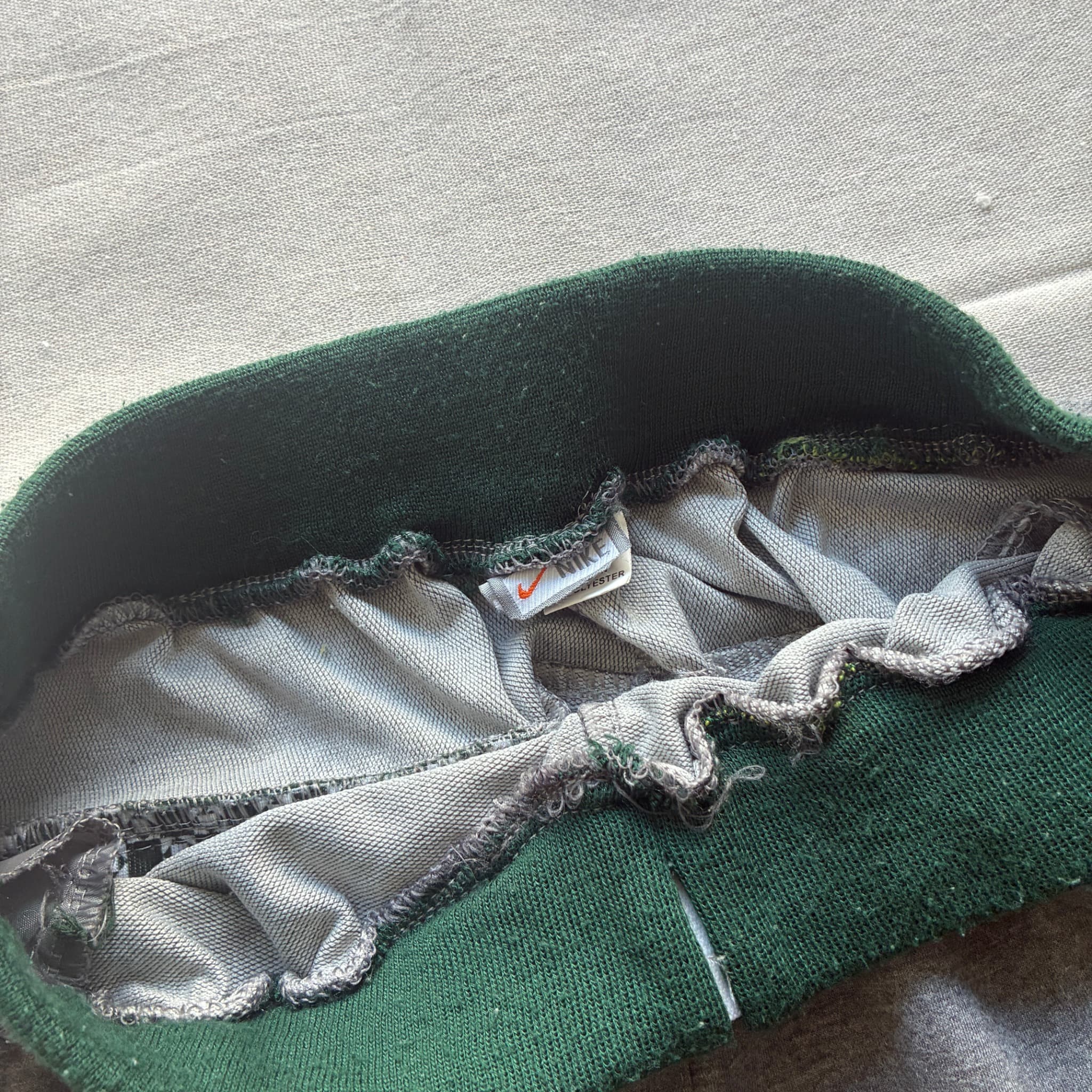 Nike Grey Sweatpants With Green Accents — photo 4 of 7