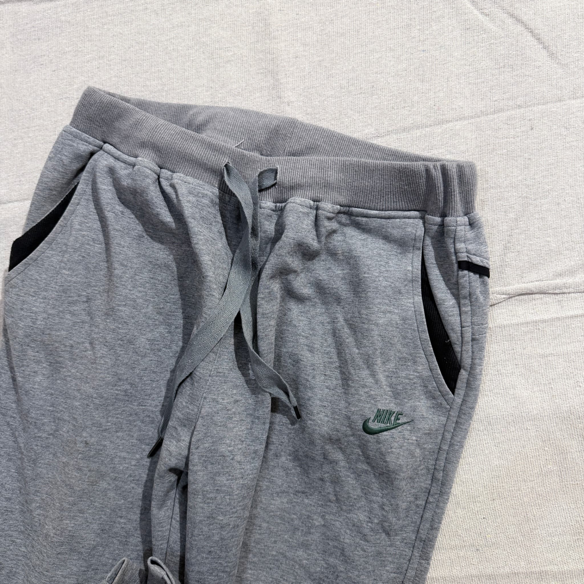 Nike Grey Sweatpants Women's — photo 4 of 8