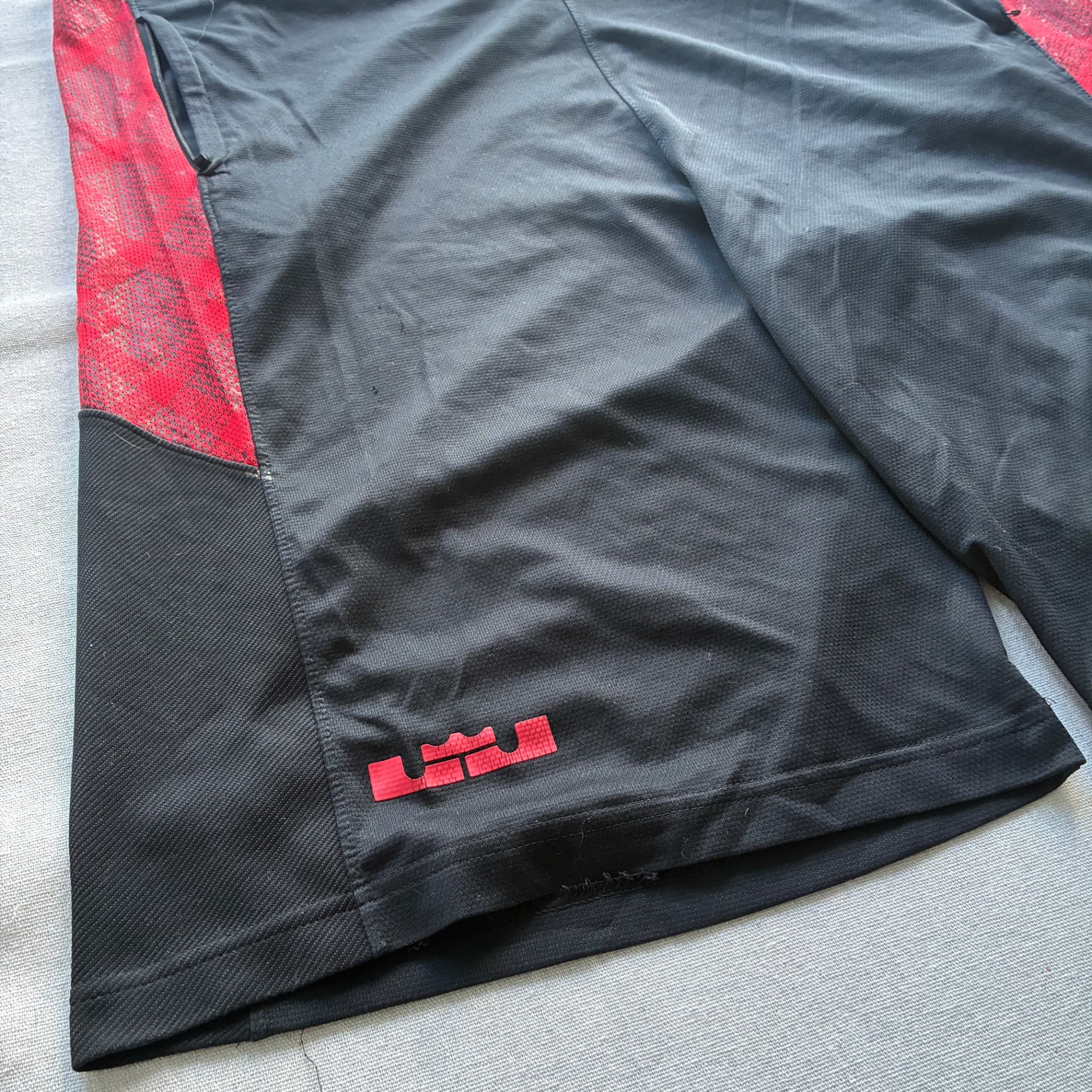 Nike LeBron James Basketball Shorts Black Red Baggy Vintage 2000s Release XL — photo 2 of 8