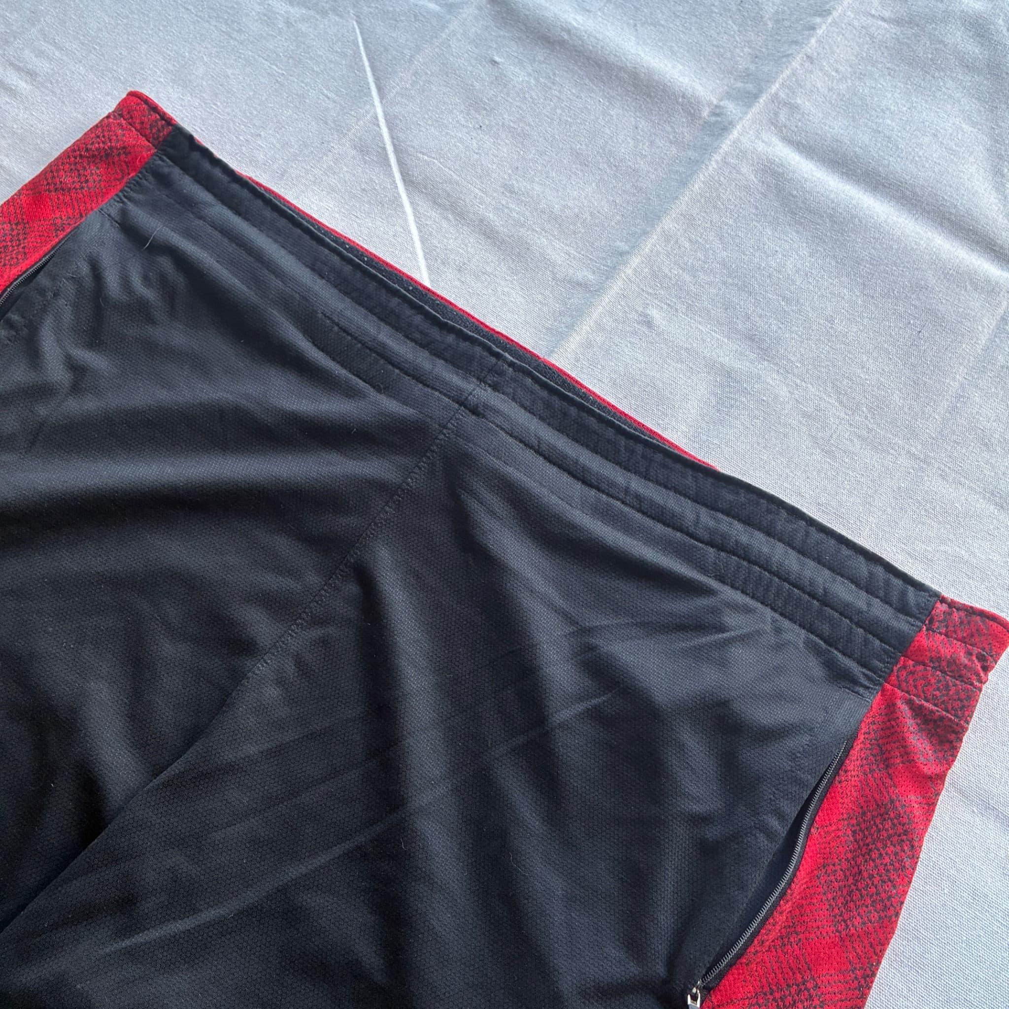 Nike LeBron James Basketball Shorts Black Red Baggy Vintage 2000s Release XL — photo 3 of 8