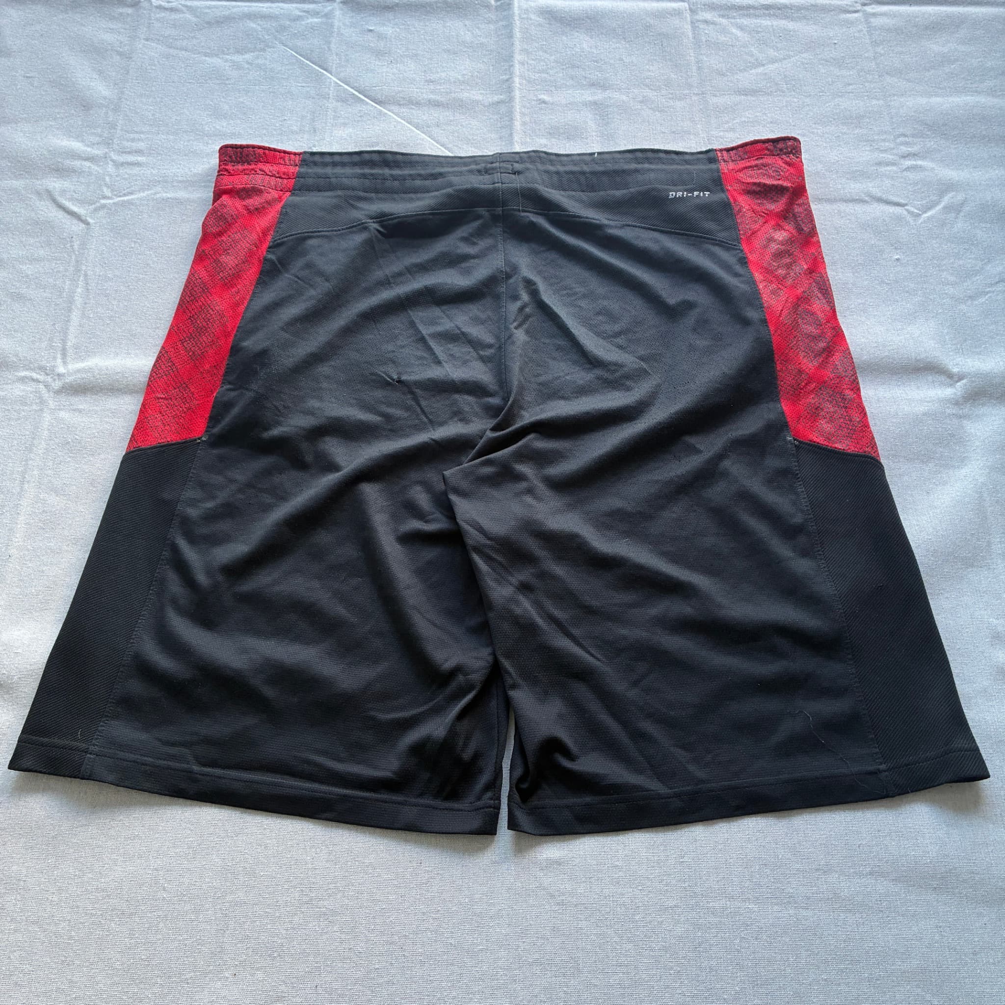 Nike LeBron James Basketball Shorts Black Red Baggy Vintage 2000s Release XL — photo 5 of 8