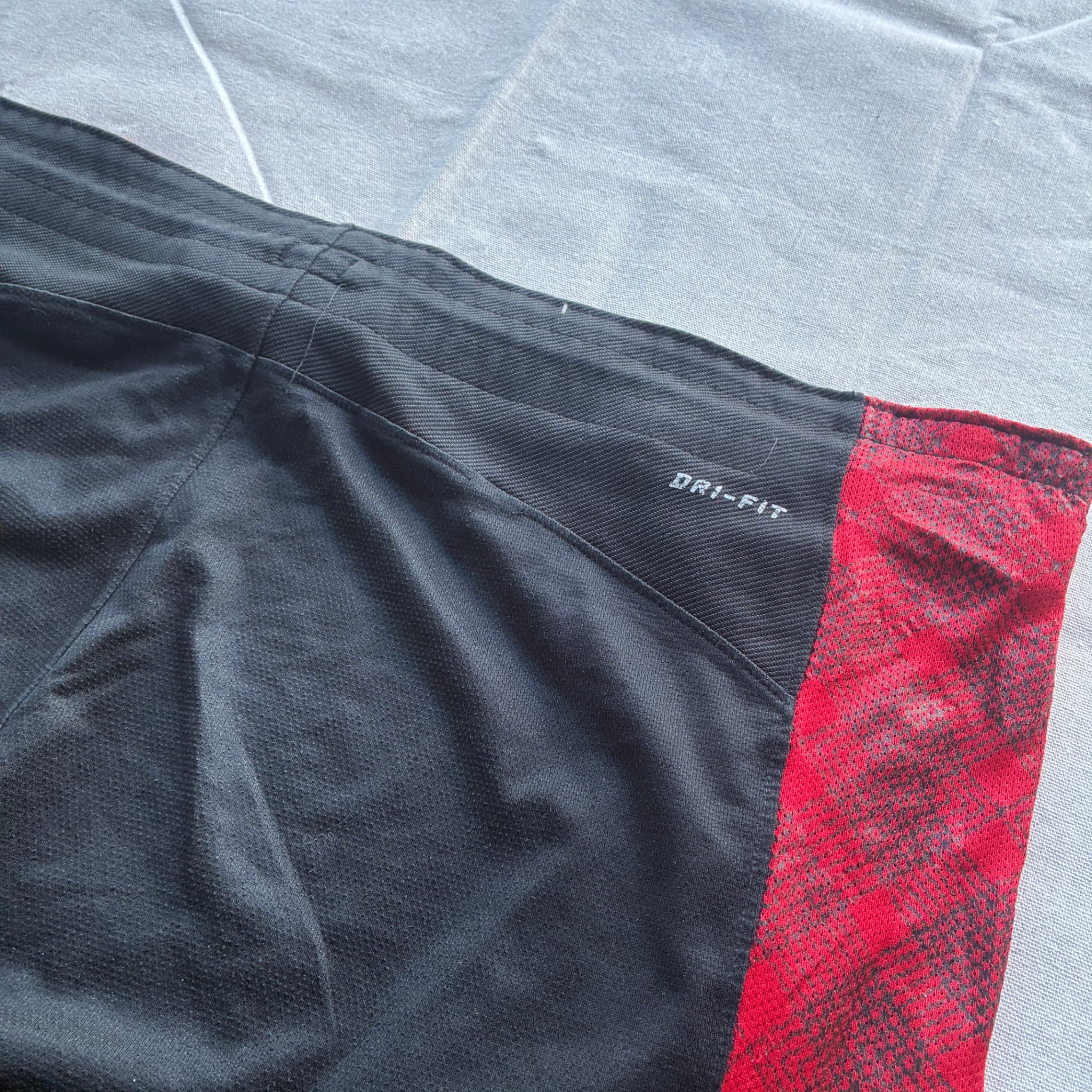Nike LeBron James Basketball Shorts Black Red Baggy Vintage 2000s Release XL — photo 6 of 8
