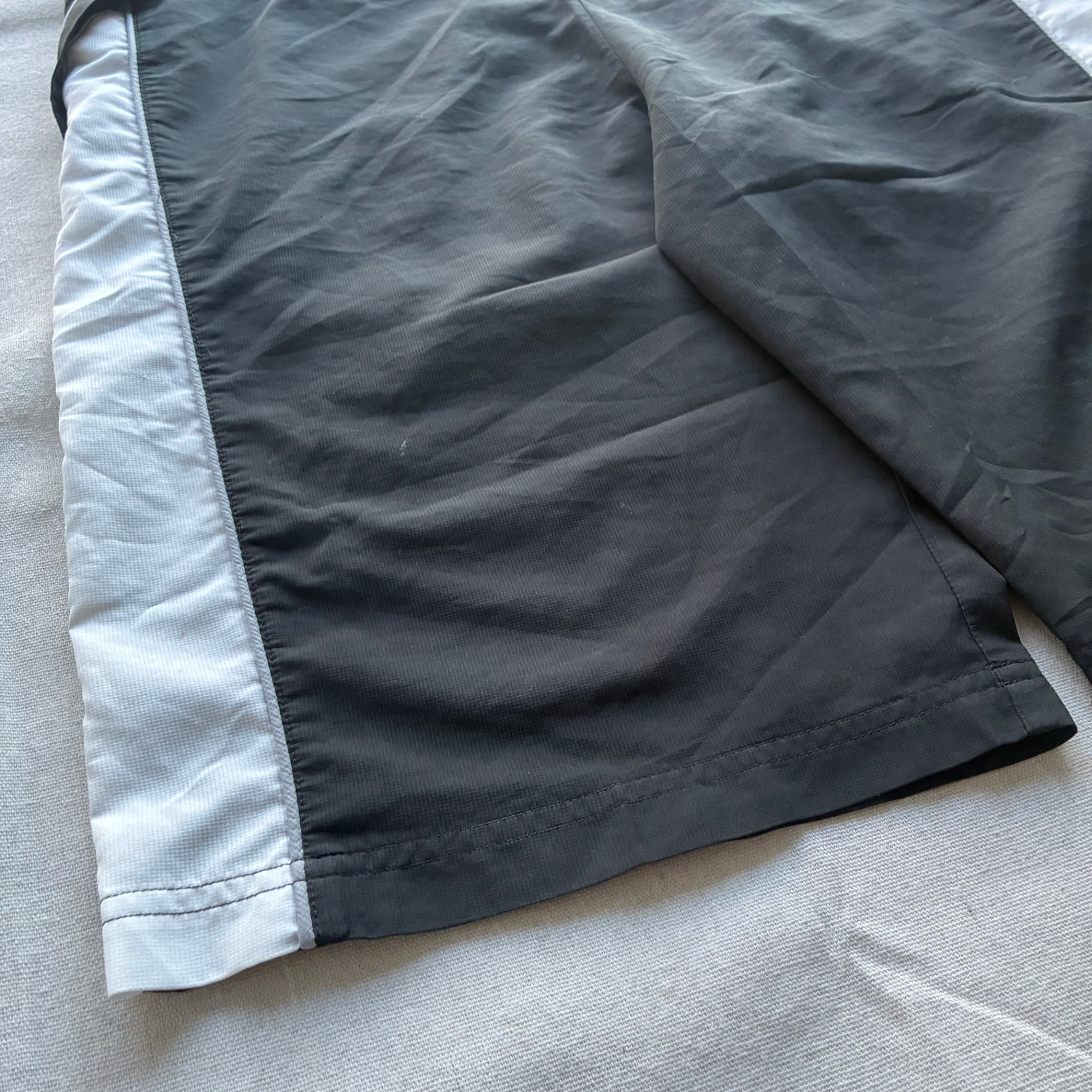 Nike Men's Black And White Athletic Training Shorts Baggy Vintage 2000s Size L — photo 2 of 7