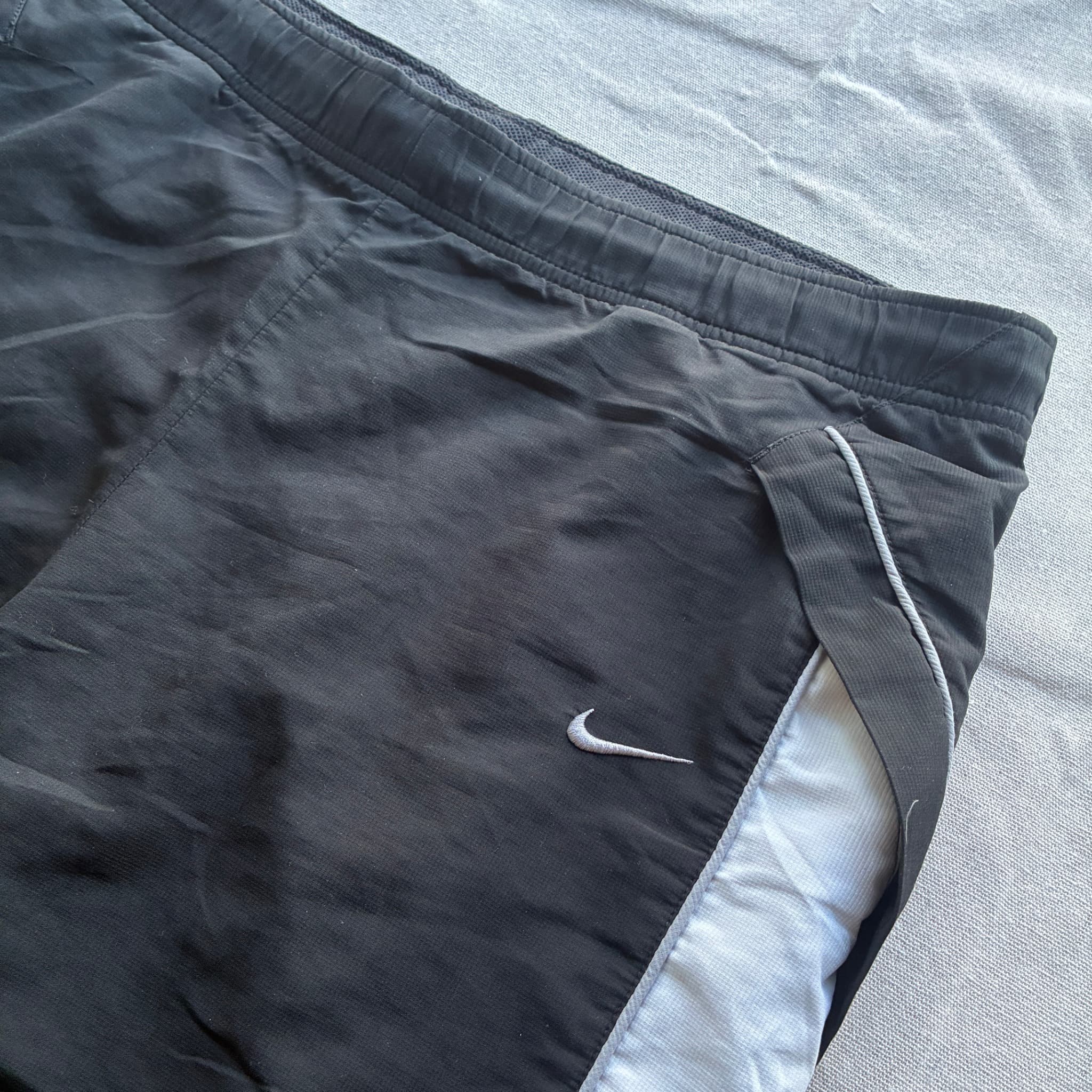 Nike Men's Black And White Athletic Training Shorts Baggy Vintage 2000s Size L — photo 3 of 7