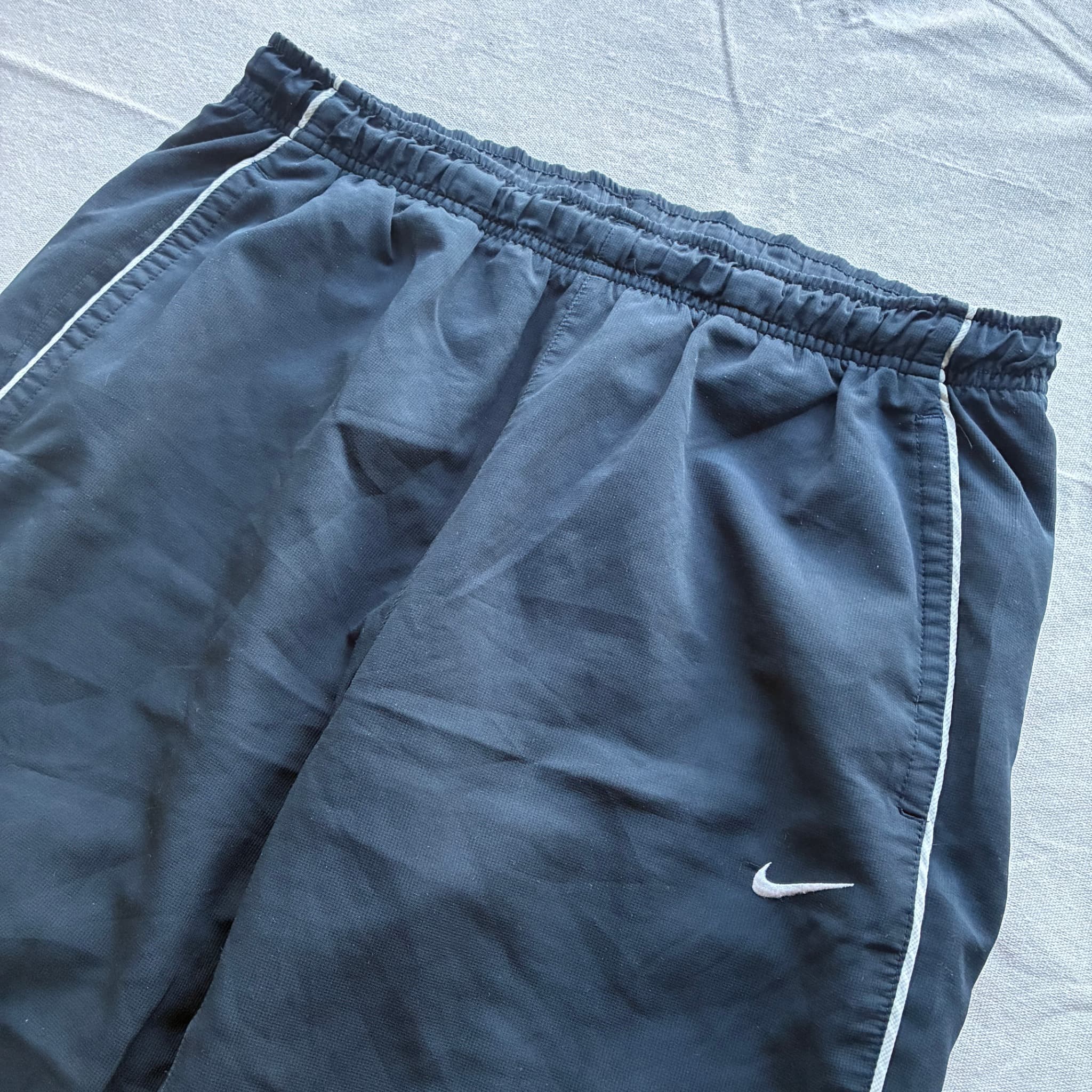 Nike Men's Black Athletic Training Shorts With White Piping Size L — photo 3 of 7