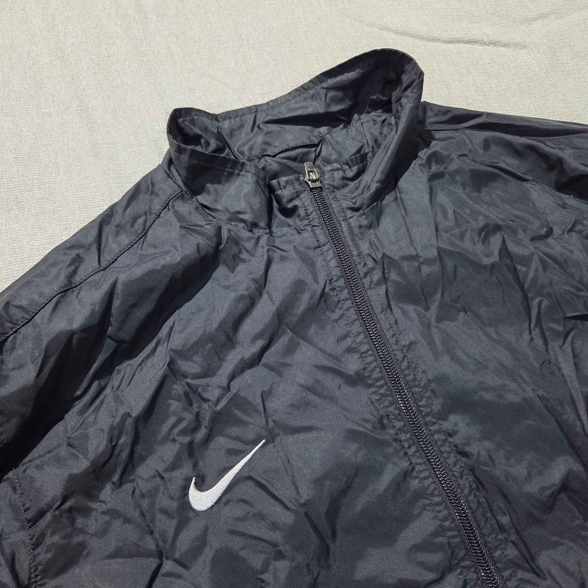 Nike Men's Black Full-Zip Lightweight Windbreaker Jacket — photo 2 of 4