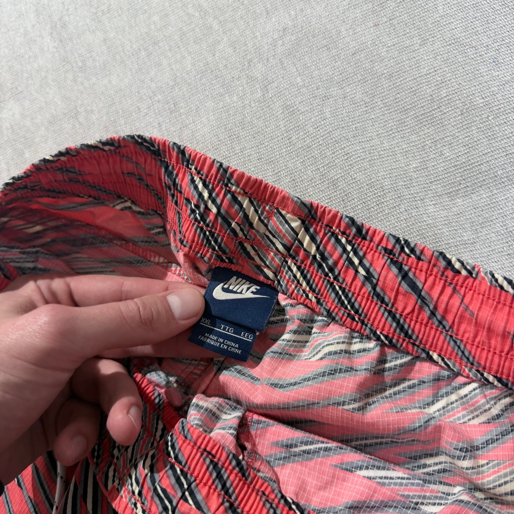 Nike Men's Geometric Print Swim Trunks Pink Zipper Pockets Size XXL — photo 4 of 6