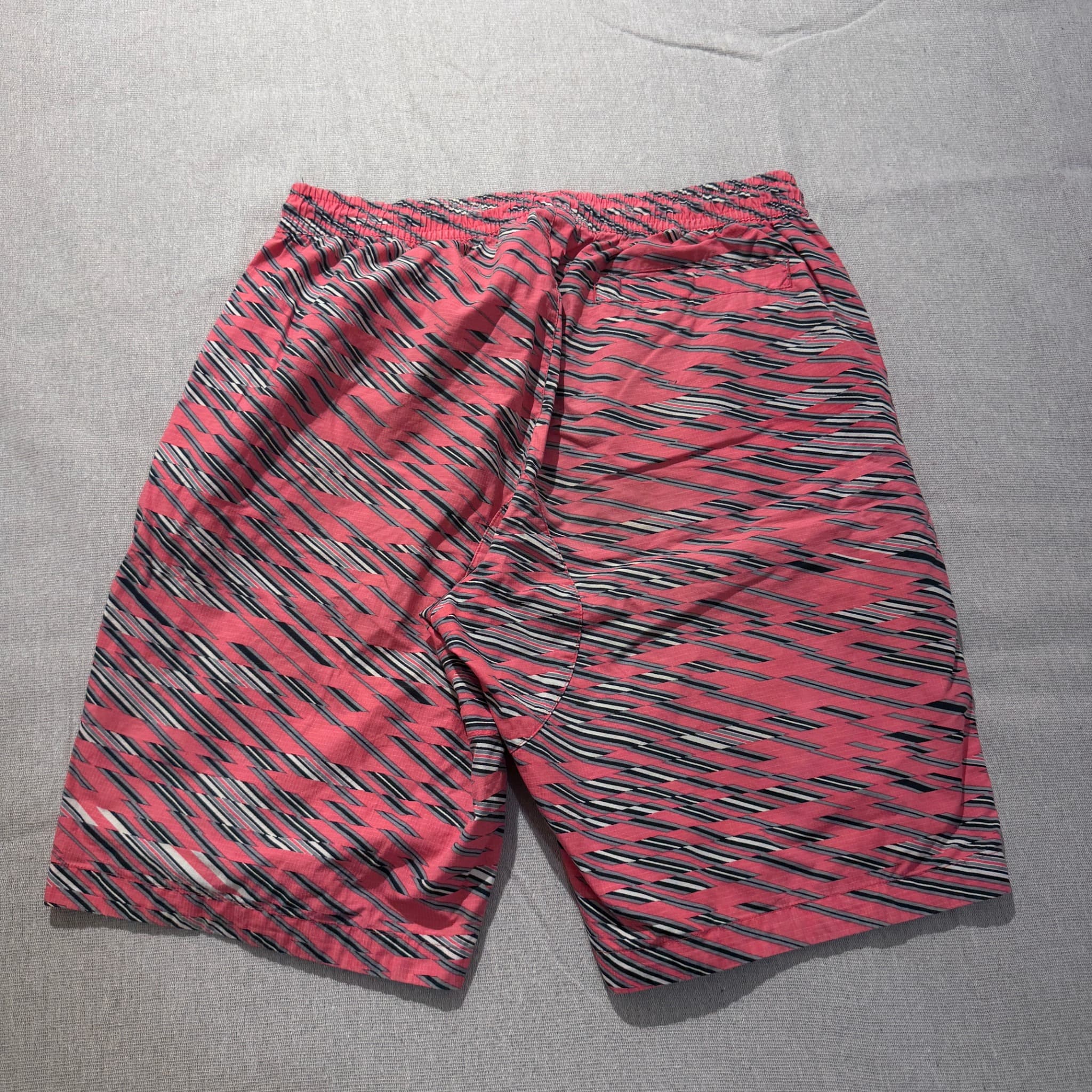 Nike Men's Geometric Print Swim Trunks Pink Zipper Pockets Size XXL — photo 5 of 6