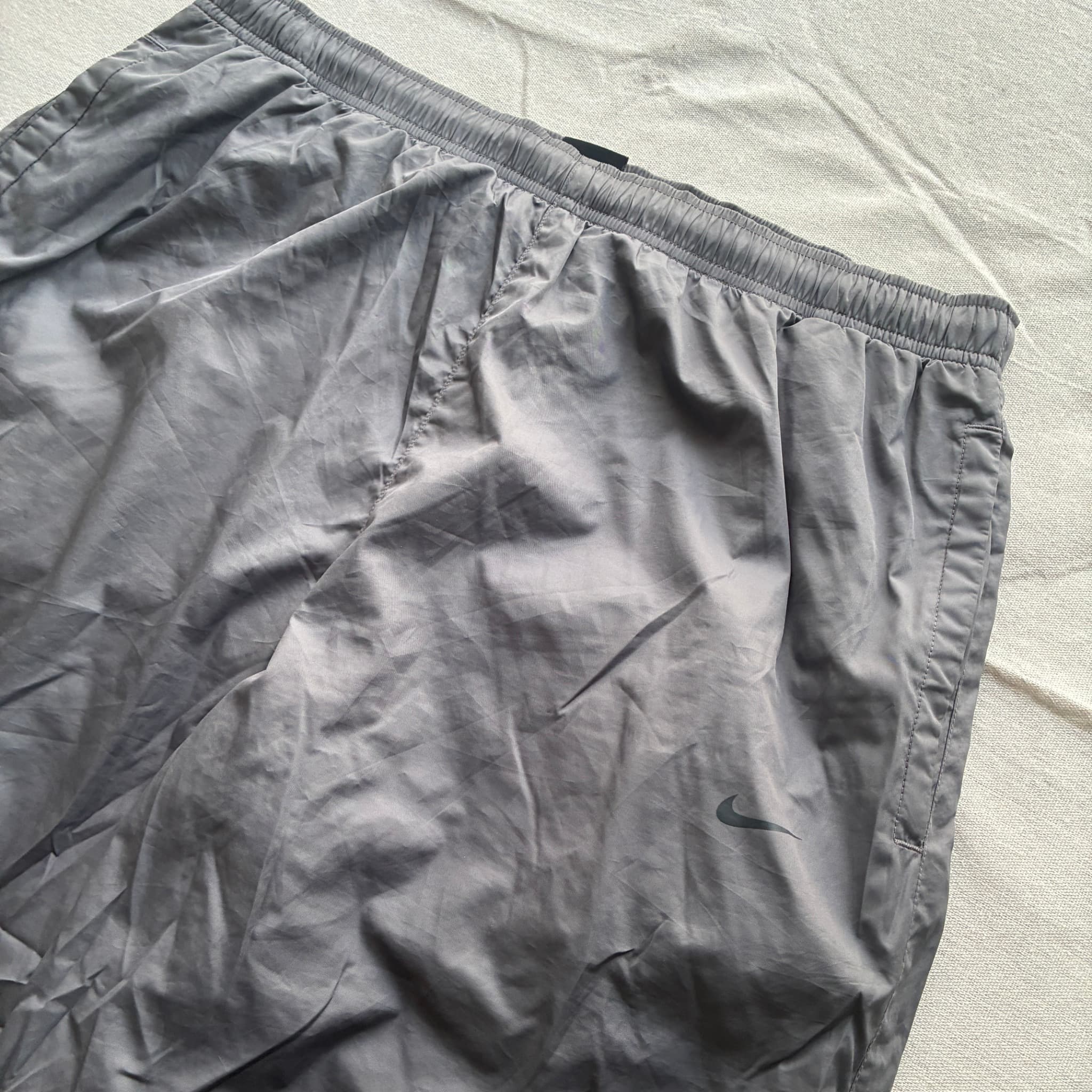 Nike Sportswear Grey Nylon Cargo Capri Pants Drawstring Hem Size XL — photo 3 of 7