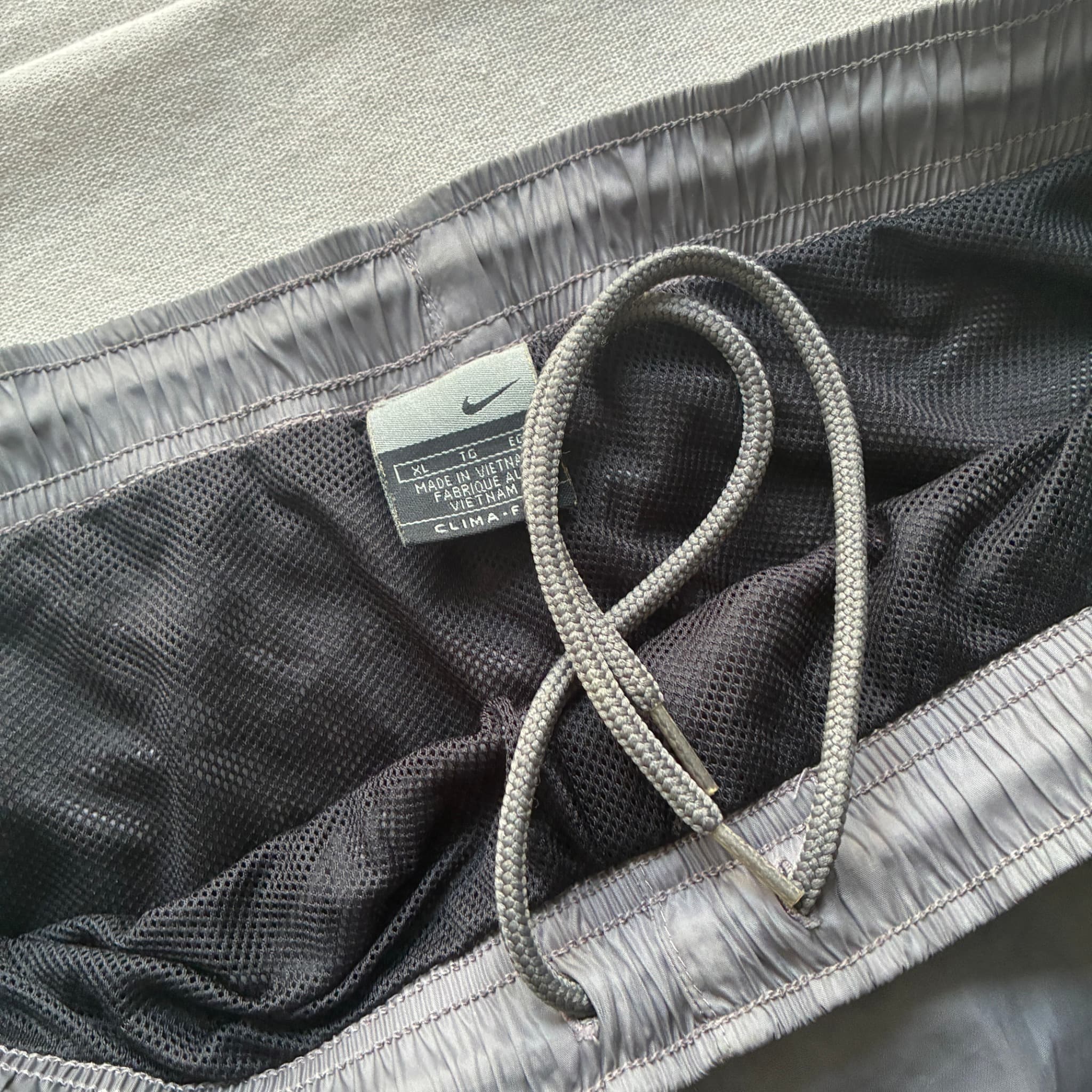 Nike Sportswear Grey Nylon Cargo Capri Pants Drawstring Hem Size XL — photo 4 of 7