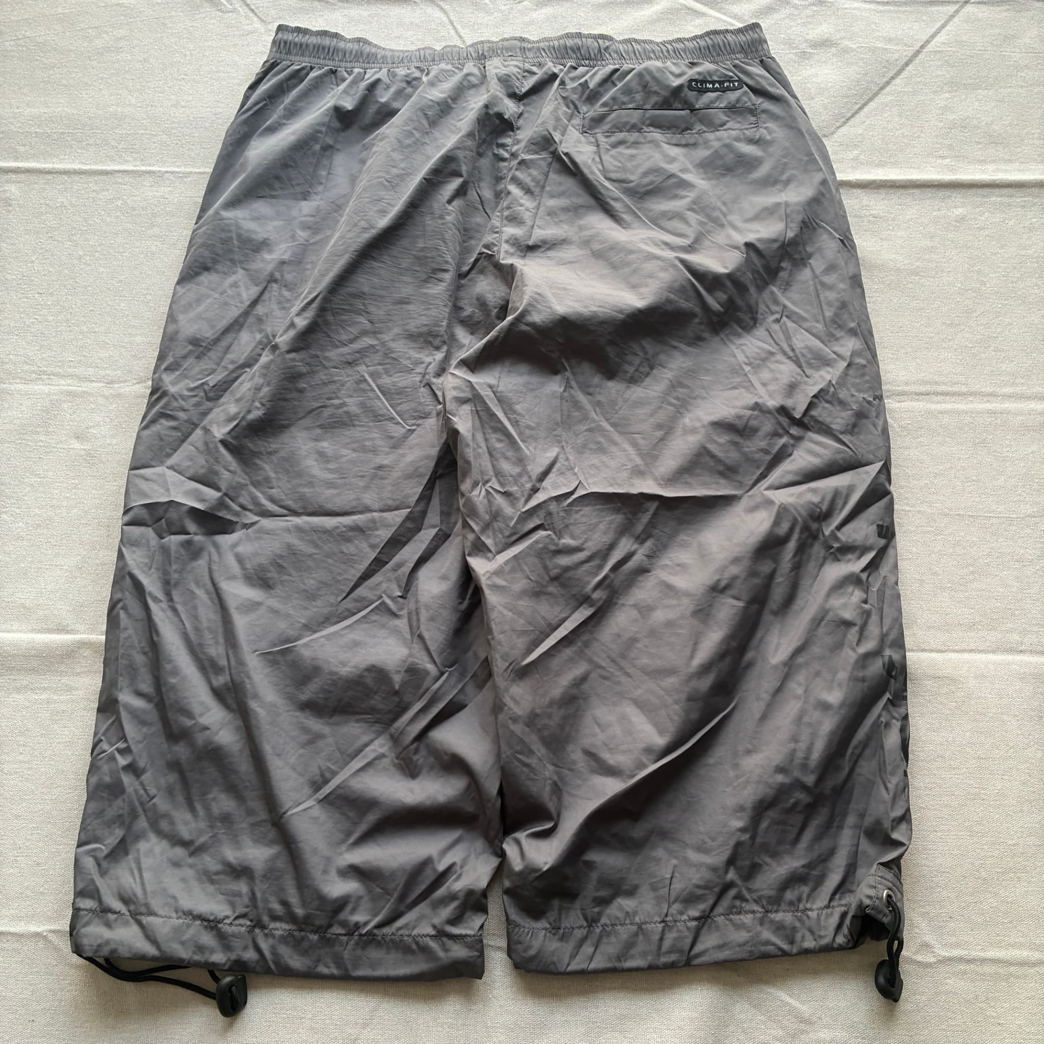 Nike Sportswear Grey Nylon Cargo Capri Pants Drawstring Hem Size XL — photo 5 of 7