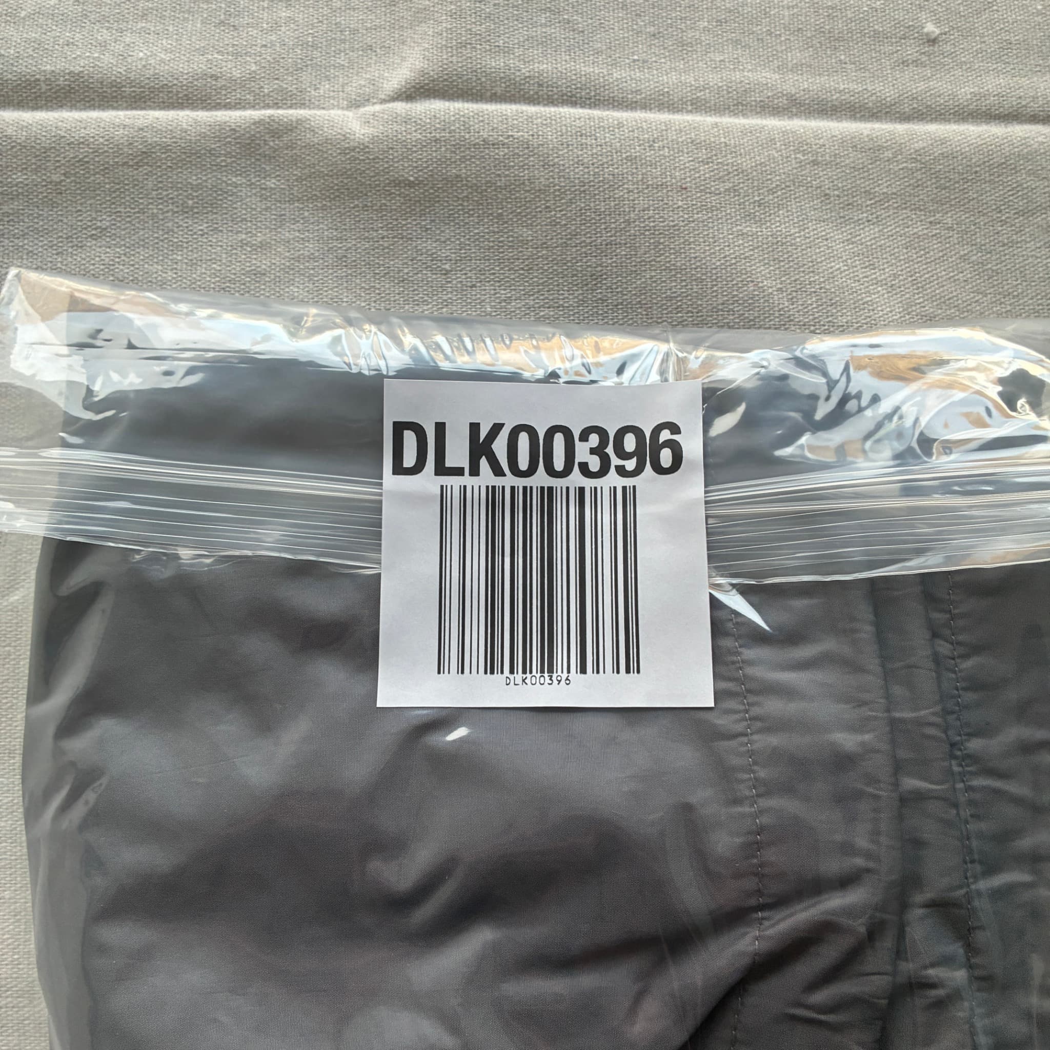 Nike Sportswear Grey Nylon Cargo Capri Pants Drawstring Hem Size XL — photo 7 of 7