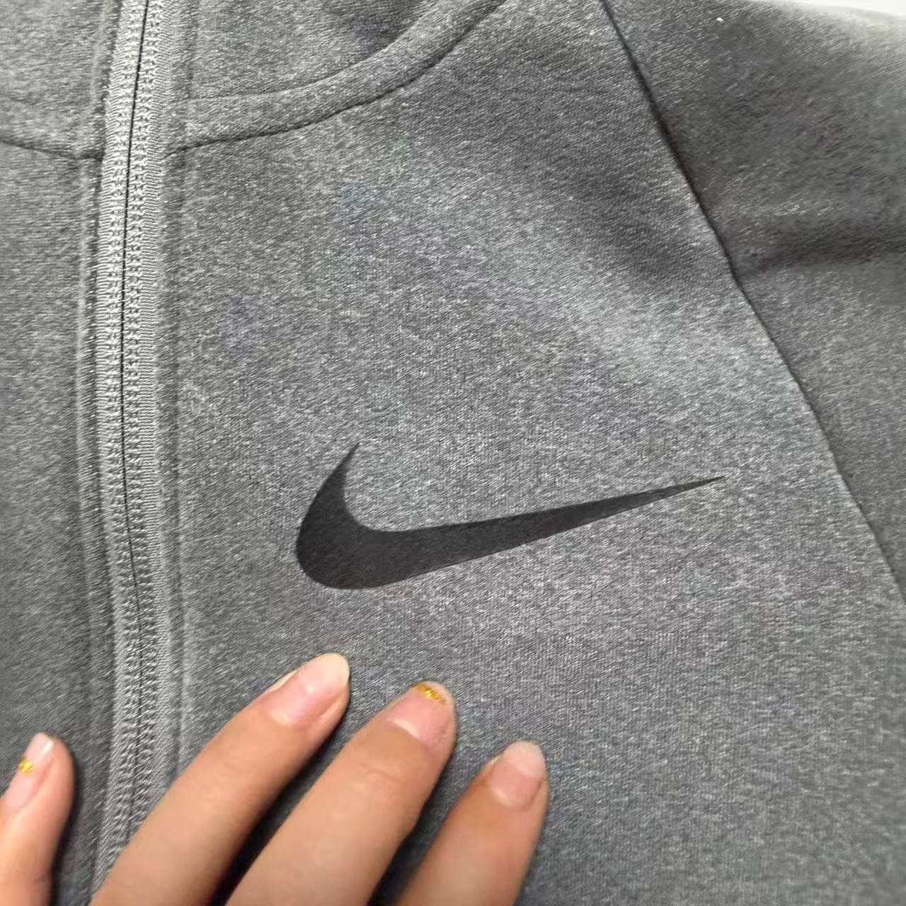 Nike Tech Fleece Full-Zip Hoodie Grey — photo 4 of 7