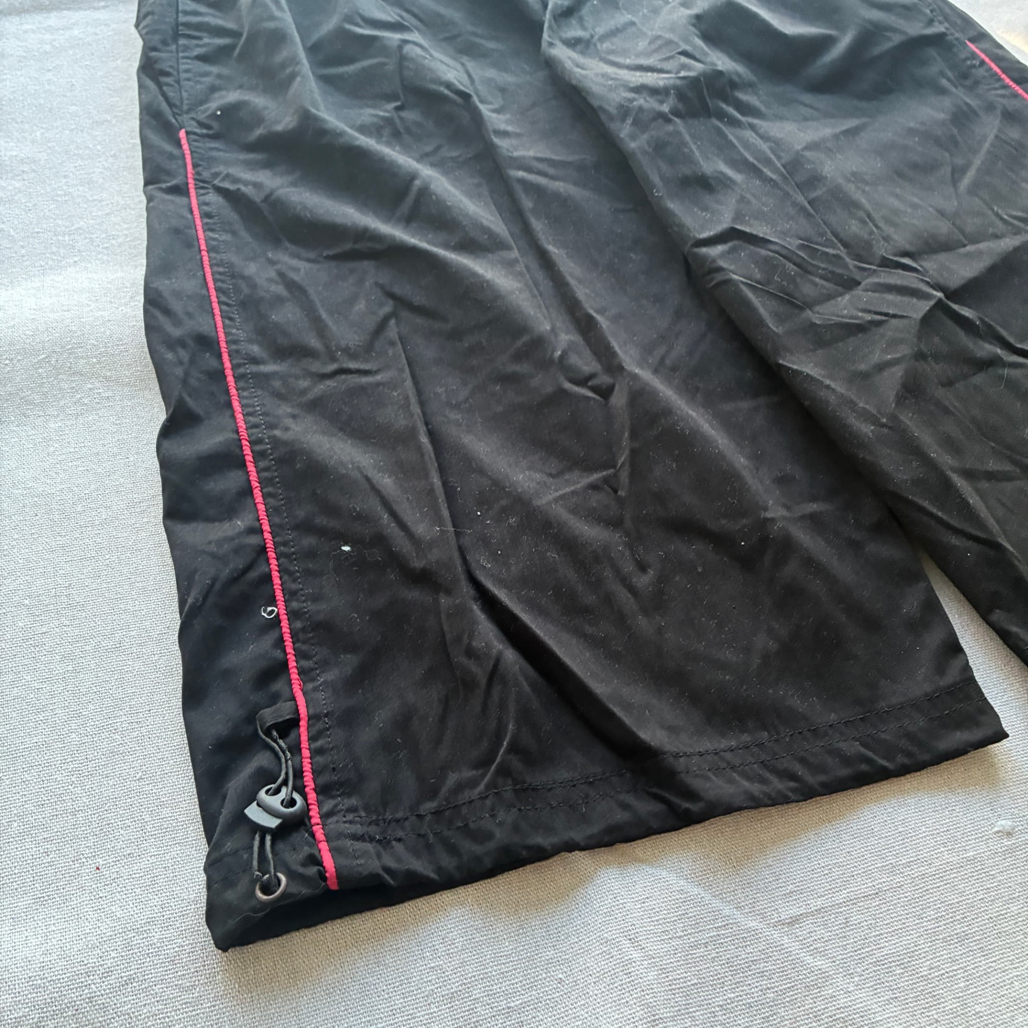 Nike Vintage Black And Red Nylon Cargo Shorts — photo 2 of 6