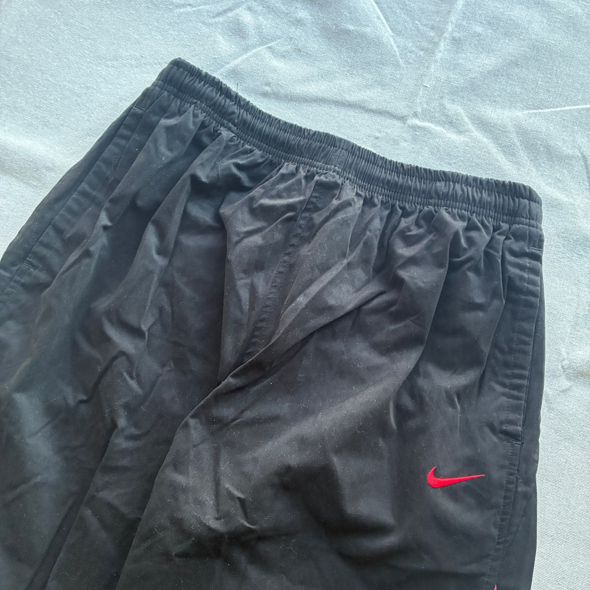 Nike Vintage Black And Red Nylon Cargo Shorts — photo 3 of 6