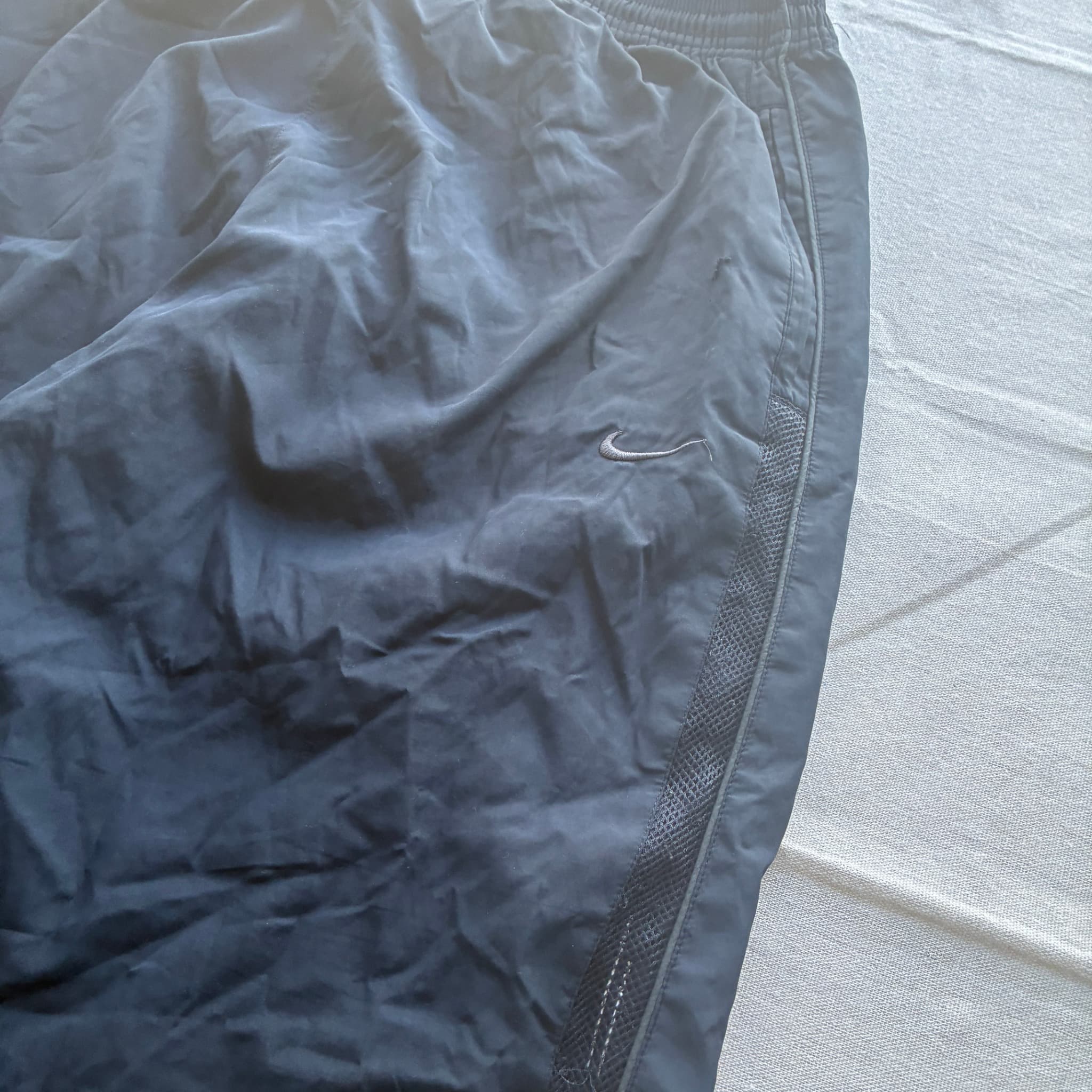 Nike Vintage Black Nylon Track Pants 2000s Release — photo 3 of 7