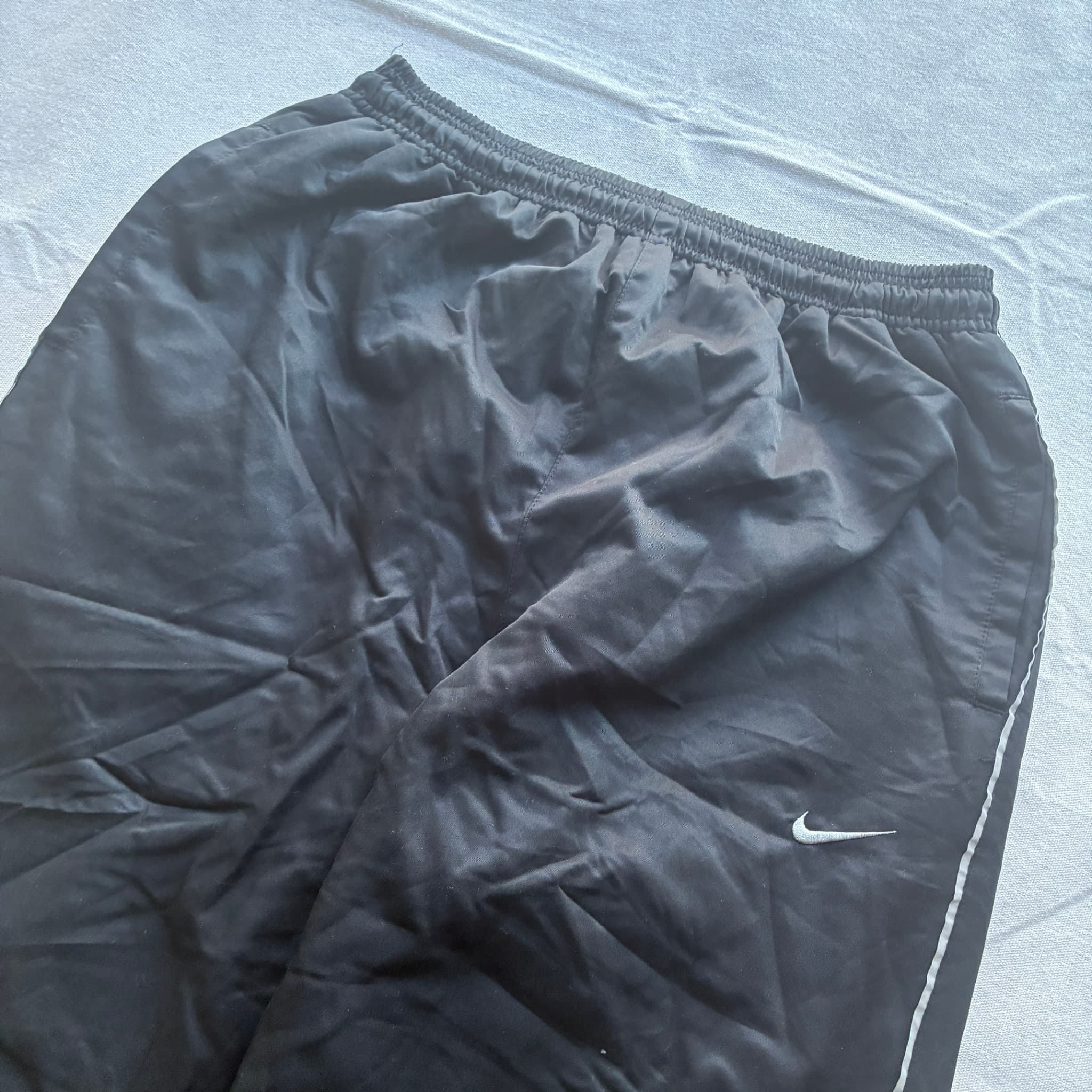 Nike Vintage Black Nylon Track Pants 2000s Release — photo 3 of 6