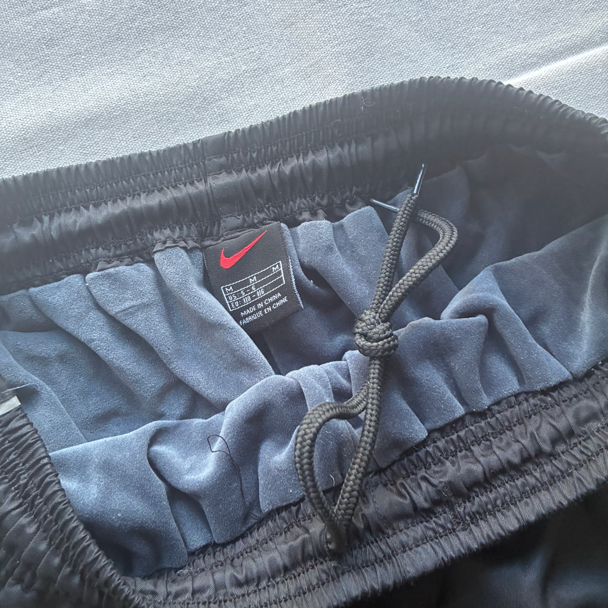 Nike Vintage Black Nylon Track Pants 2000s Release — photo 4 of 6