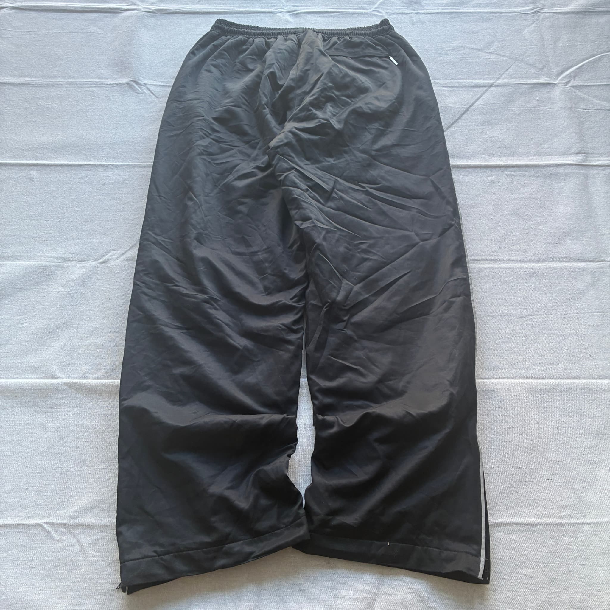 Nike Vintage Black Nylon Track Pants 2000s Release — photo 5 of 6