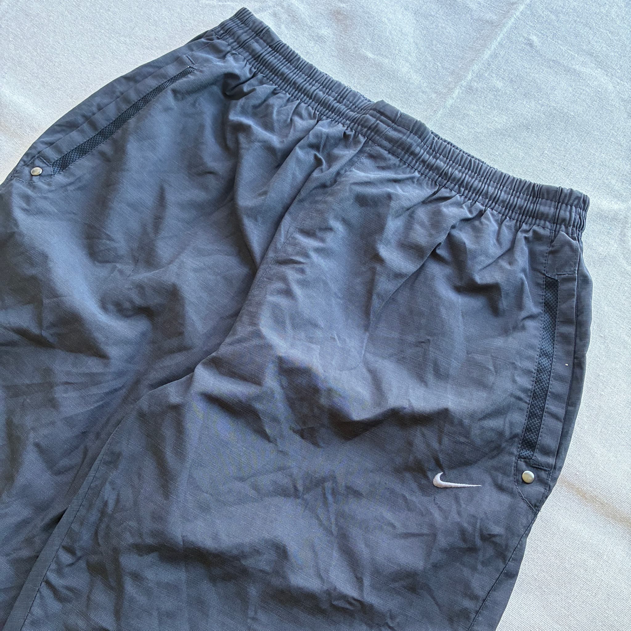 Nike Vintage Nylon Cargo Shorts Black — photo 3 of 8