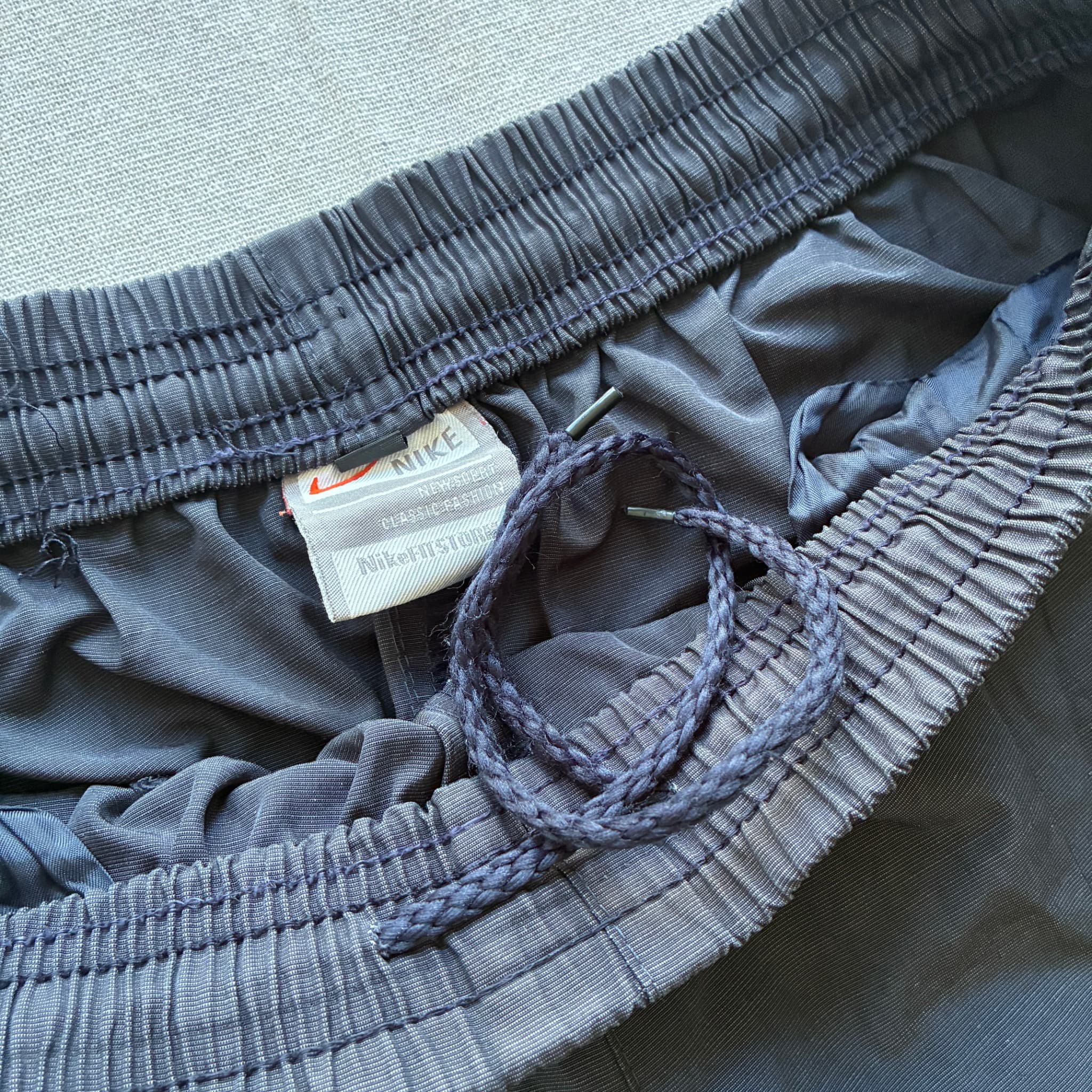 Nike Vintage Nylon Cargo Shorts Black — photo 4 of 8