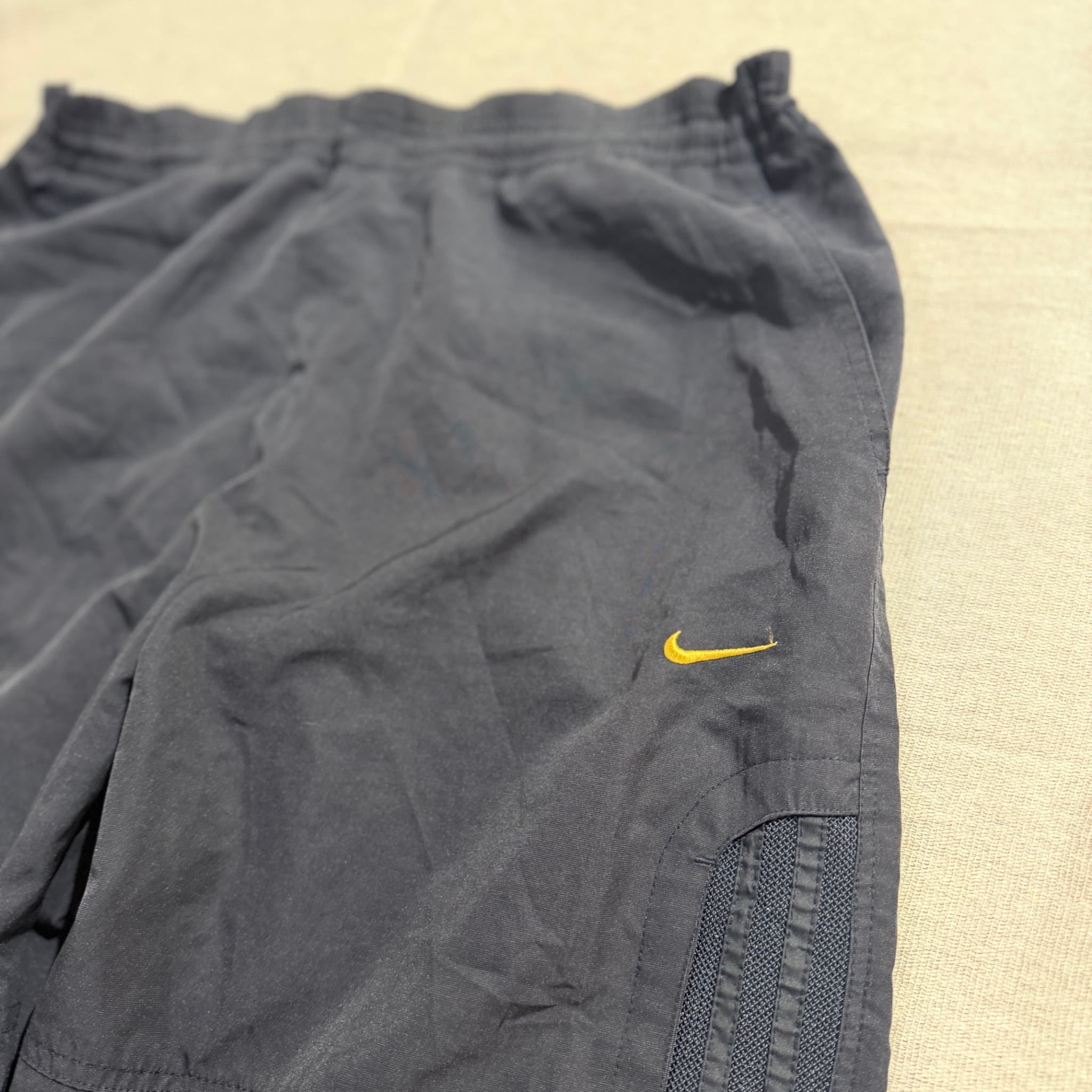 Nike Vintage Nylon Cargo Shorts Black XXL — photo 3 of 8